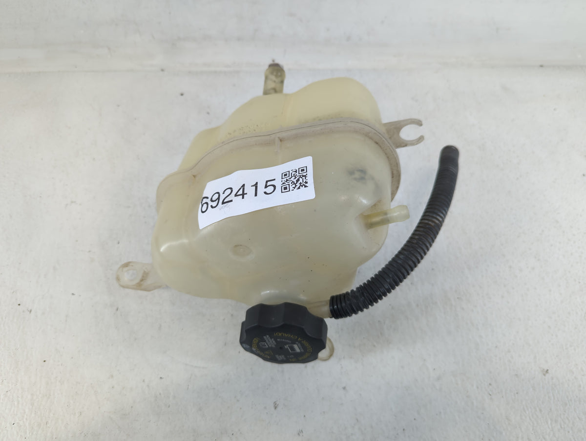 2006 Chevrolet Equinox Radiator Coolant Overflow Expansion Tank Bottle 692415 - Oemusedautoparts1.com