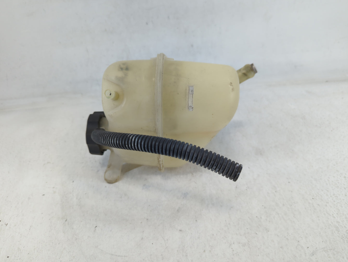 2006 Chevrolet Equinox Radiator Coolant Overflow Expansion Tank Bottle 692415 - Oemusedautoparts1.com