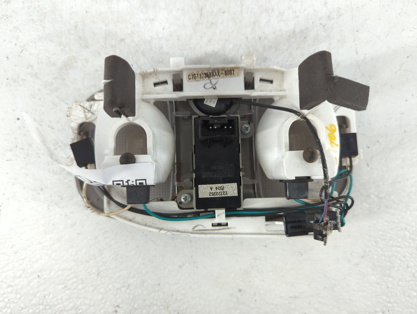 2008 Chevrolet Equinox Overhead Roof Console - Oemusedautoparts1.com