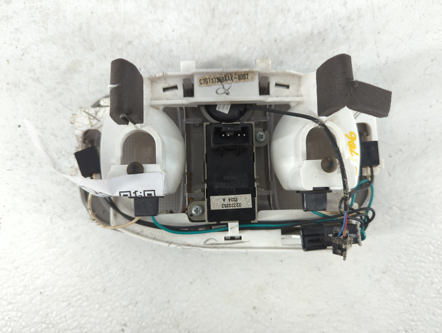 2008 Chevrolet Equinox Overhead Roof Console - Oemusedautoparts1.com