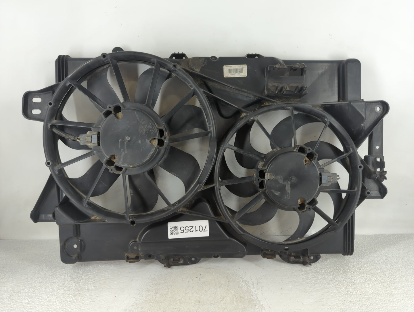 2008-2009 Chevrolet Equinox Left Radiator Fan Motor Assembly - Oemusedautoparts1.com