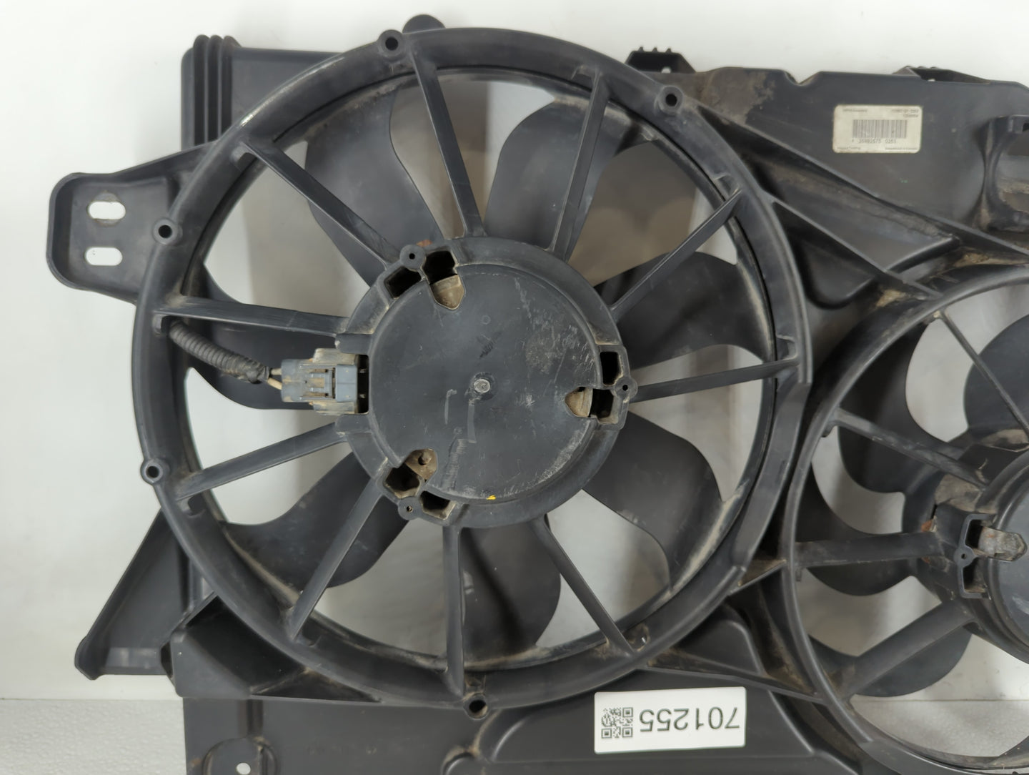 2008-2009 Chevrolet Equinox Left Radiator Fan Motor Assembly - Oemusedautoparts1.com