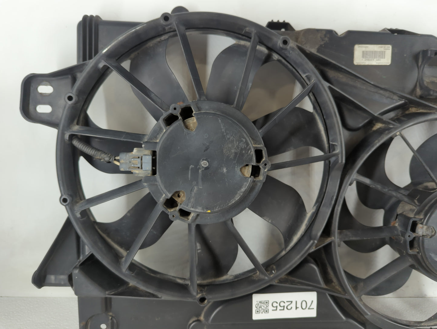 2008-2009 Chevrolet Equinox Left Radiator Fan Motor Assembly - Oemusedautoparts1.com