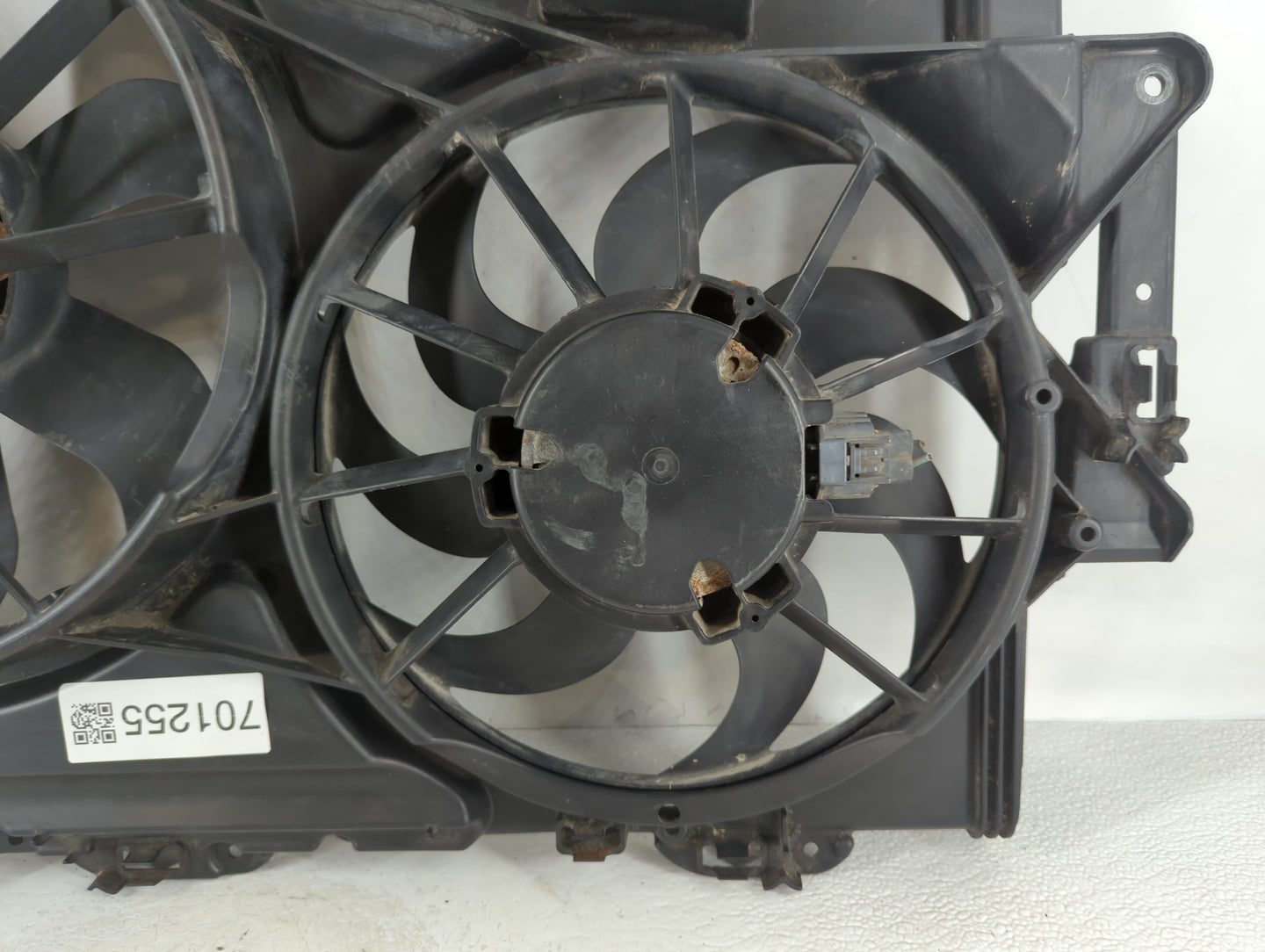 2008-2009 Chevrolet Equinox Left Radiator Fan Motor Assembly - Oemusedautoparts1.com