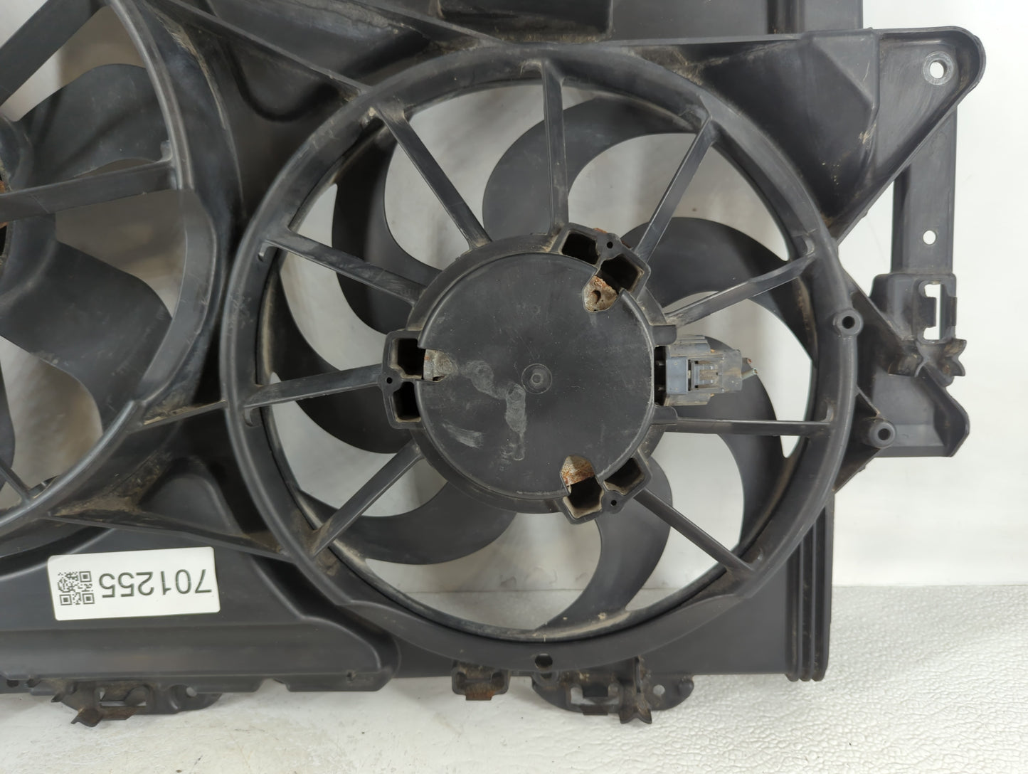 2008-2009 Chevrolet Equinox Left Radiator Fan Motor Assembly - Oemusedautoparts1.com