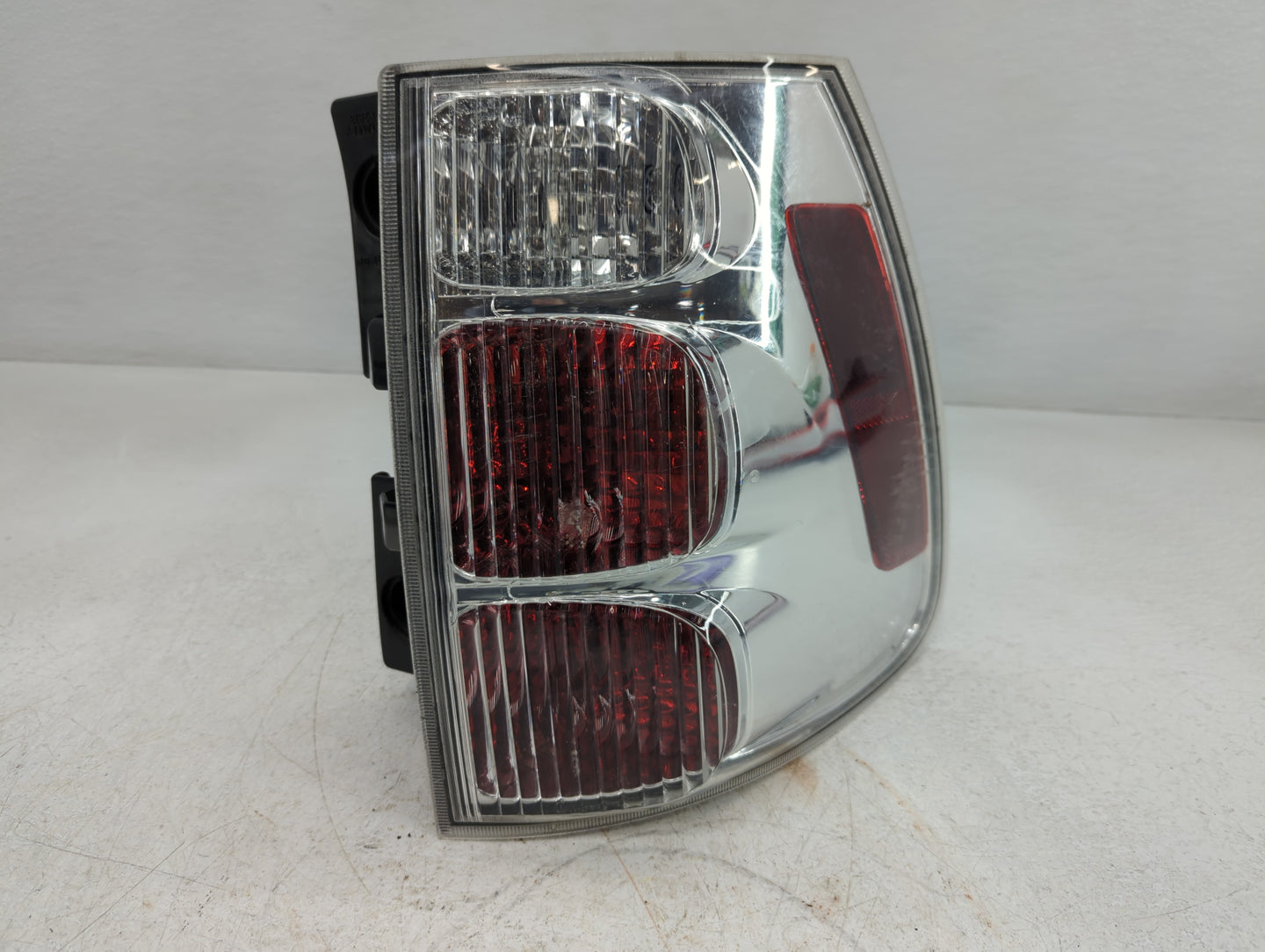 2005-2009 Chevrolet Equinox Tail Light Assembly Passenger Right OEM P/N:5480780 Fits Fits 2005 2006 2007 2008 2009 OEM Used 