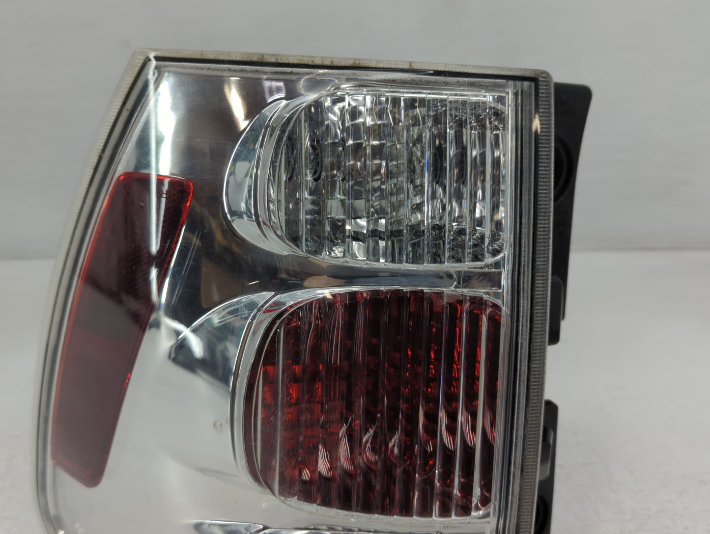 2005-2009 Chevrolet Equinox Tail Light Assembly Passenger Right OEM P/N:548077 Fits Fits 2005 2006 2007 2008 2009 OEM Used A