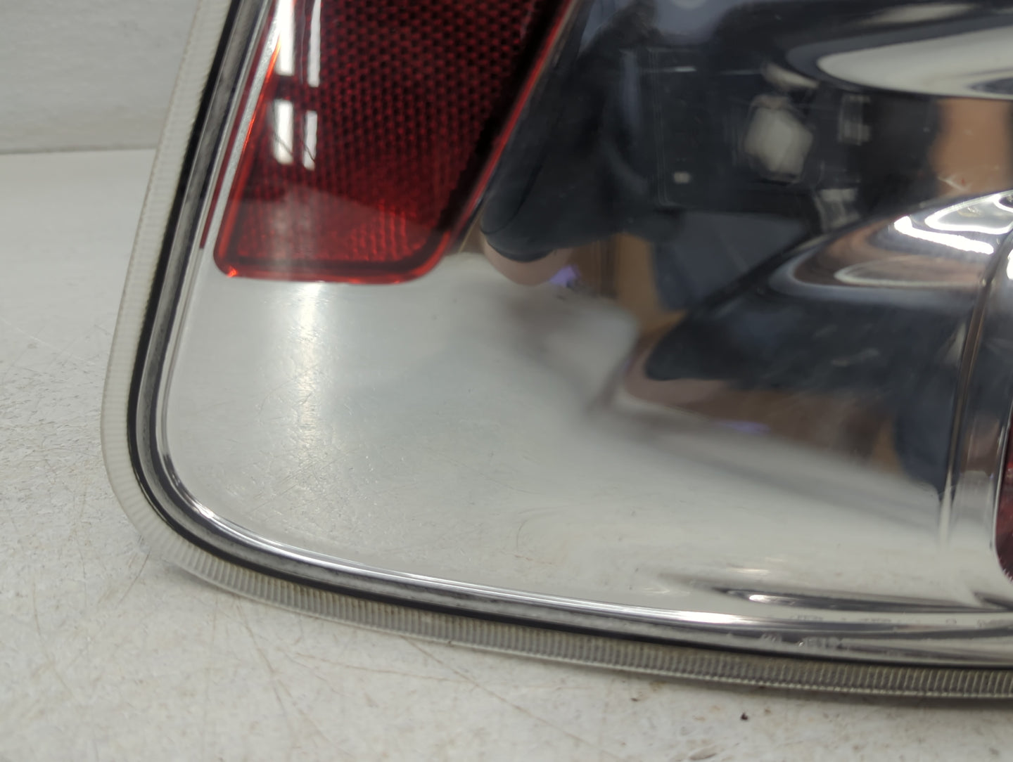 2005-2009 Chevrolet Equinox Tail Light Assembly Passenger Right OEM P/N:548077 Fits Fits 2005 2006 2007 2008 2009 OEM Used A