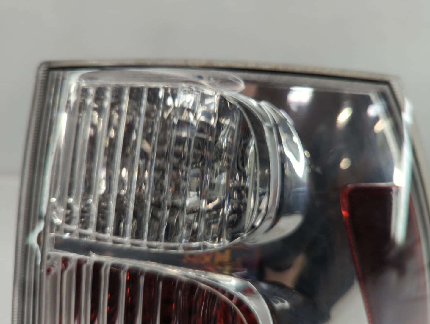 2005-2009 Chevrolet Equinox Tail Light Assembly Driver Left OEM P/N:5480780 Fits Fits 2005 2006 2007 2008 2009 OEM Used Auto