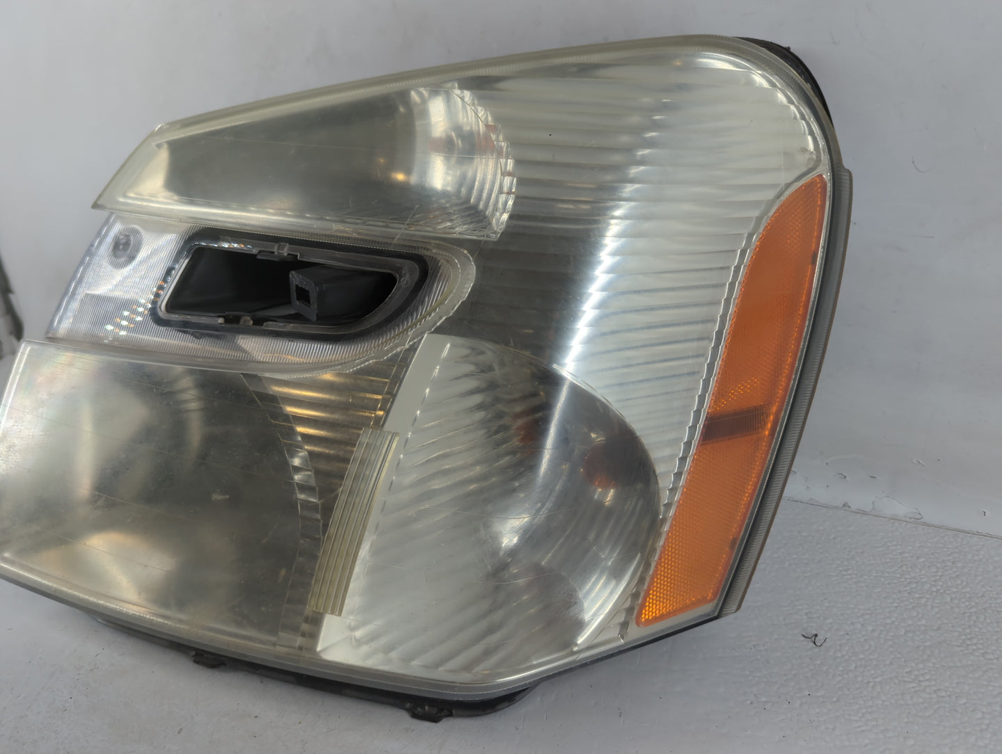 2005-2009 Chevrolet Equinox Driver Left Oem Head Light Headlight Lamp - Oemusedautoparts1.com