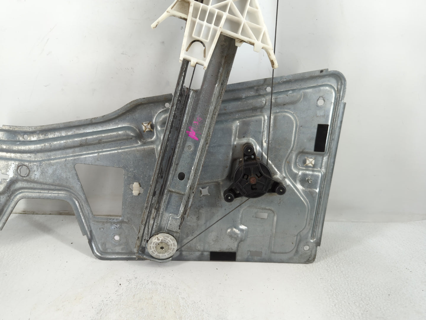2008-2009 Chevrolet Equinox Driver Left Front Window Regulator - Oemusedautoparts1.com