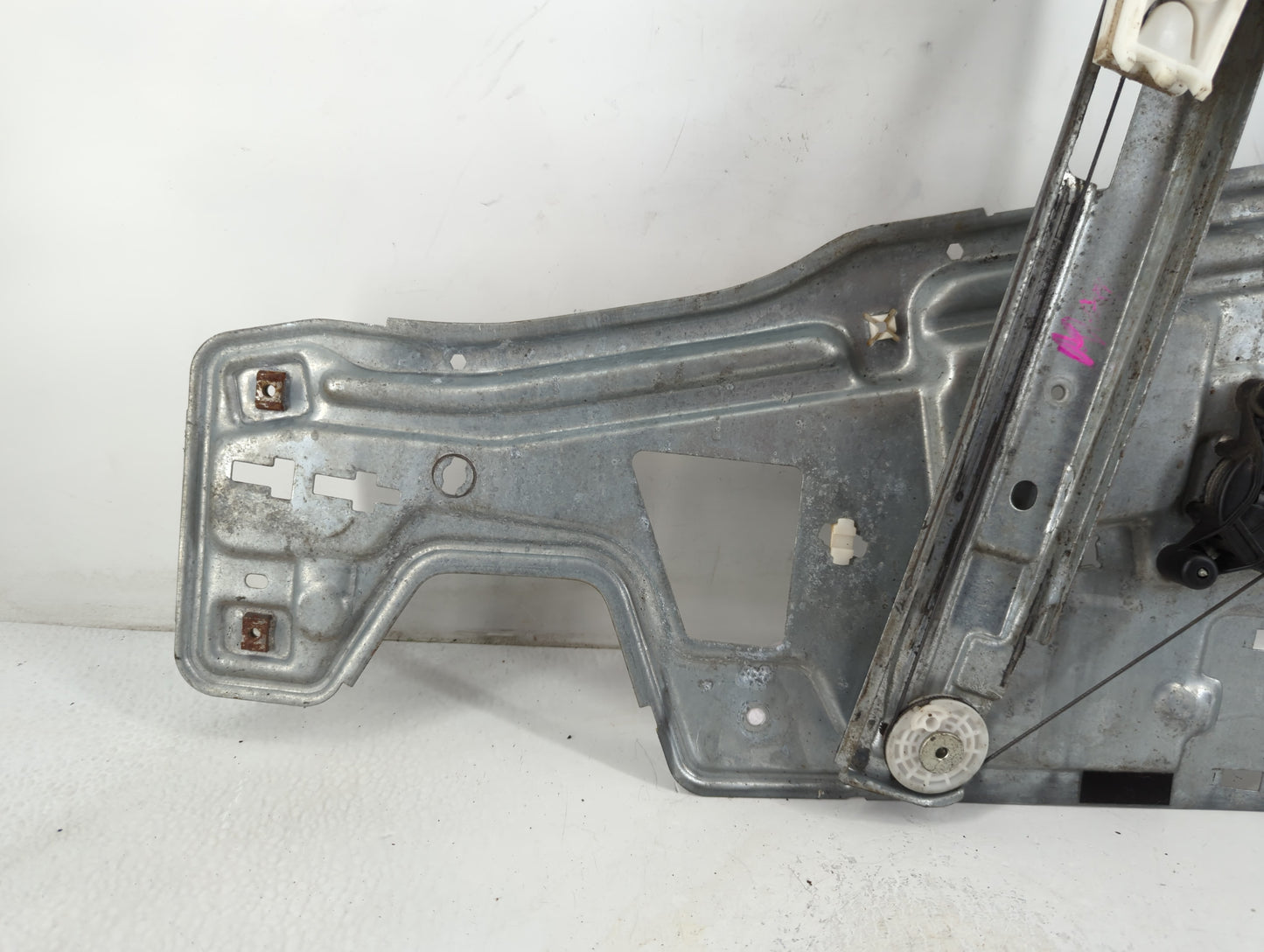 2008-2009 Chevrolet Equinox Driver Left Front Window Regulator - Oemusedautoparts1.com