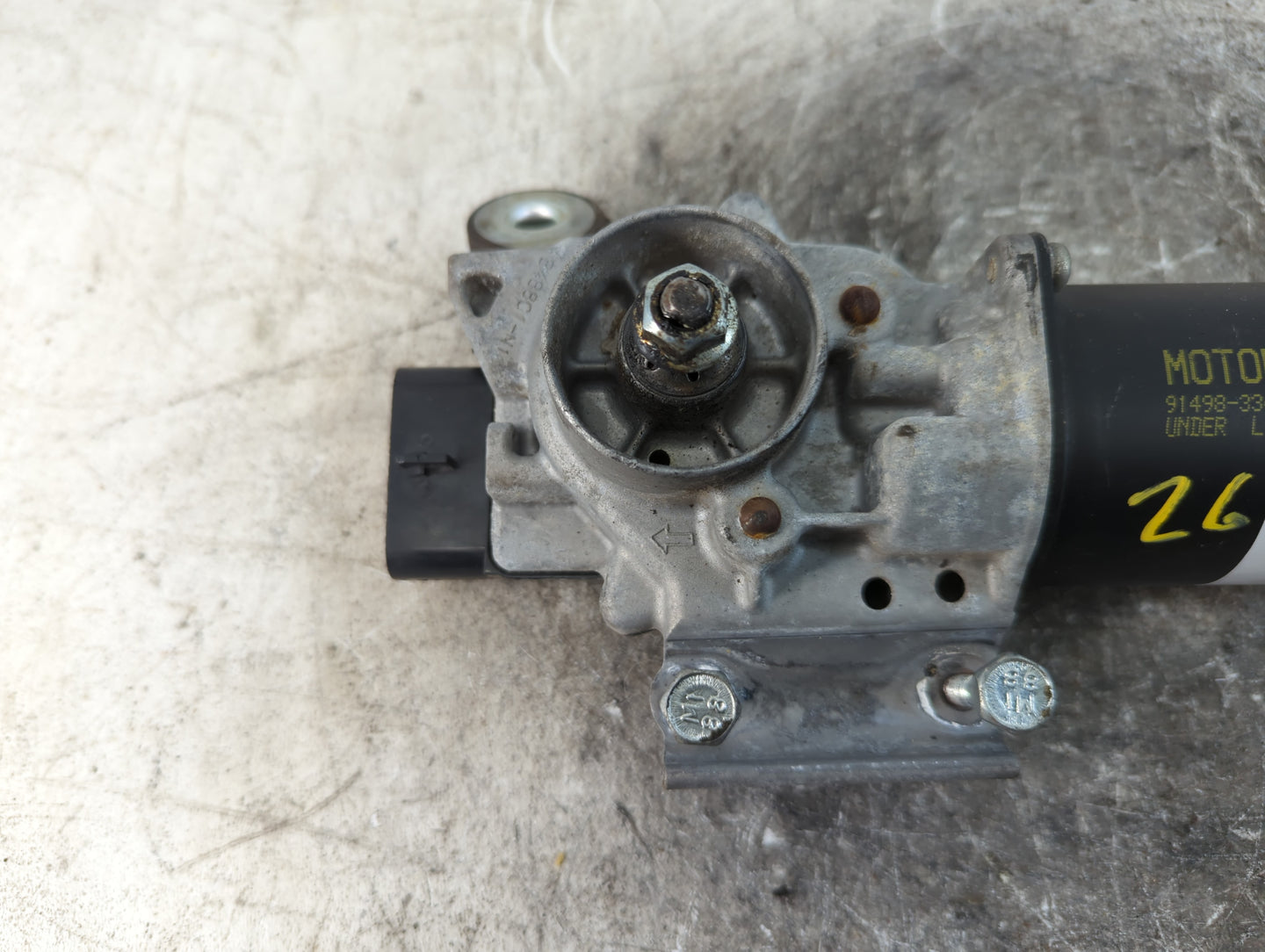 2007-2008 Chevrolet Equinox Front Windshield Wiper Motor P/N:91498-334 Fits Fits 2007 2008 OEM Used Auto Parts - Oemusedauto