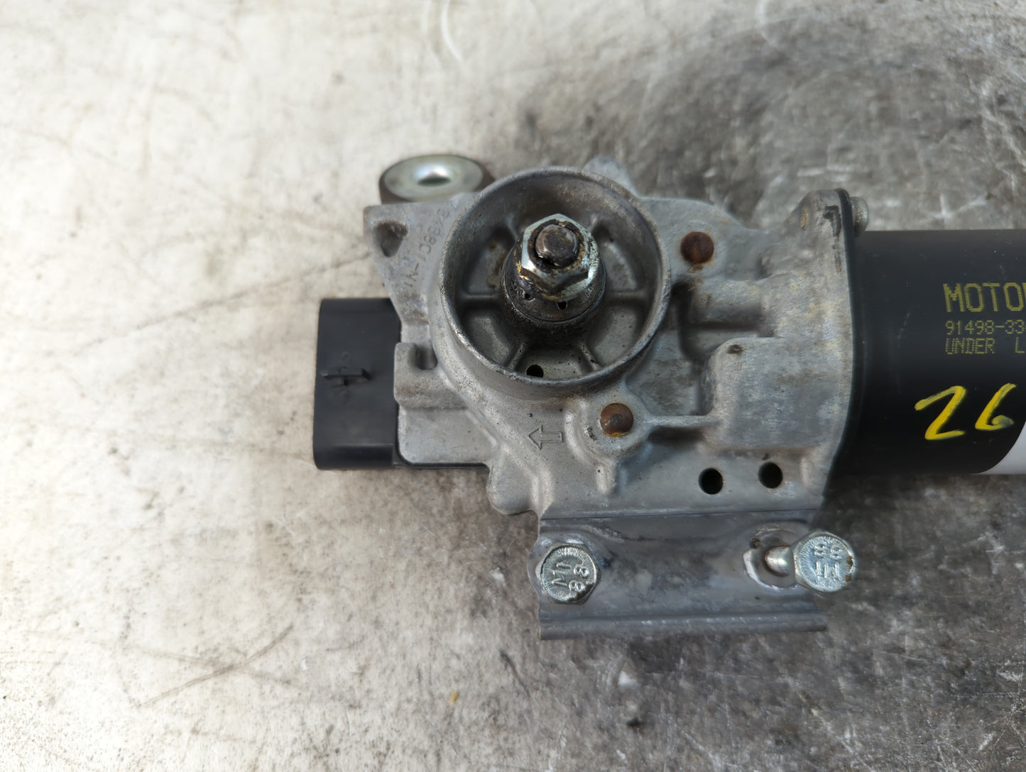 2007-2008 Chevrolet Equinox Front Windshield Wiper Motor P/N:91498-334 Fits Fits 2007 2008 OEM Used Auto Parts - Oemusedauto