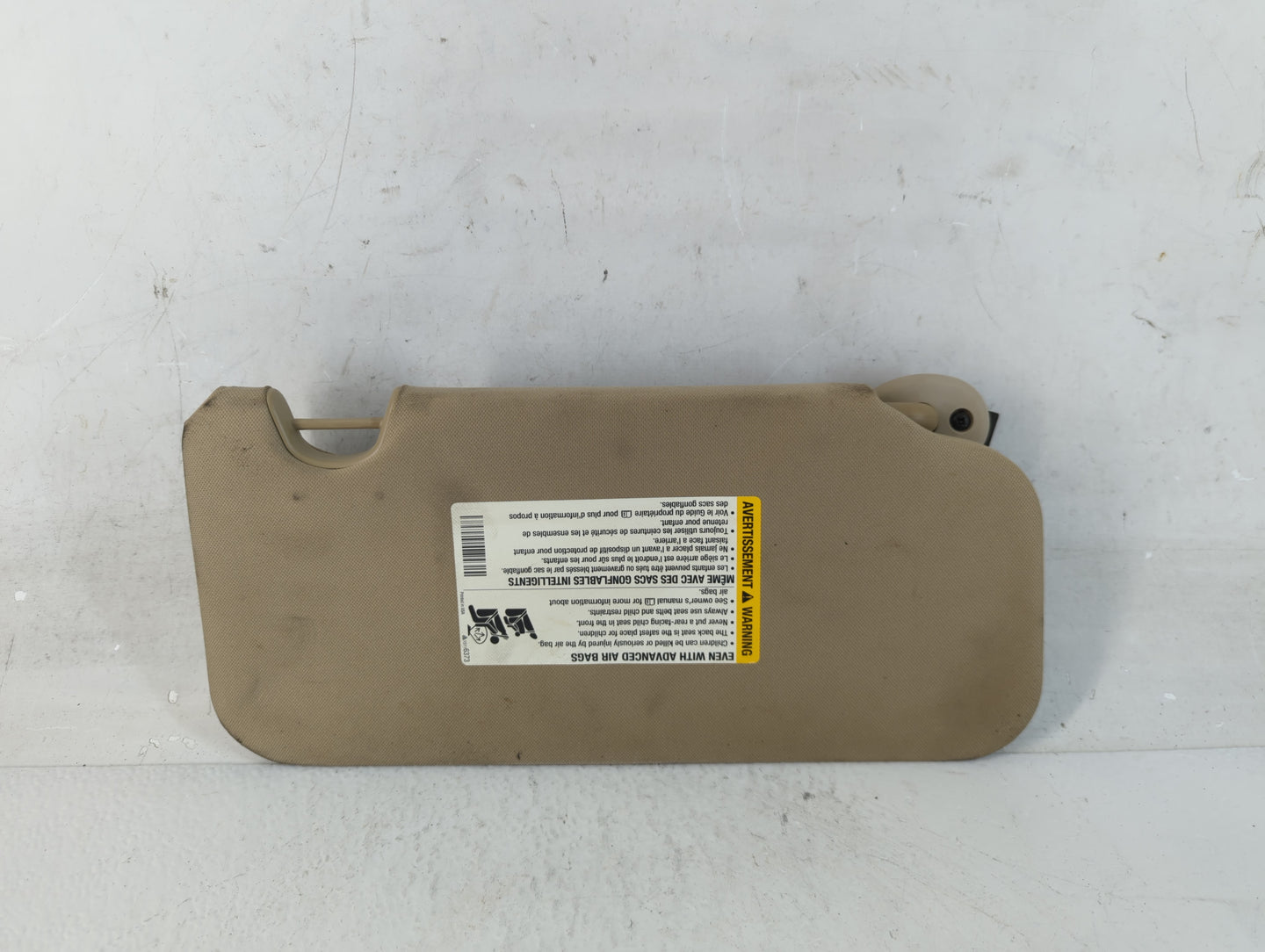 2005-2009 Chevrolet Equinox Sun Visor Shade Replacement Driver Left Mirror Fits Fits 2005 2006 2007 2008 2009 OEM Used Auto 