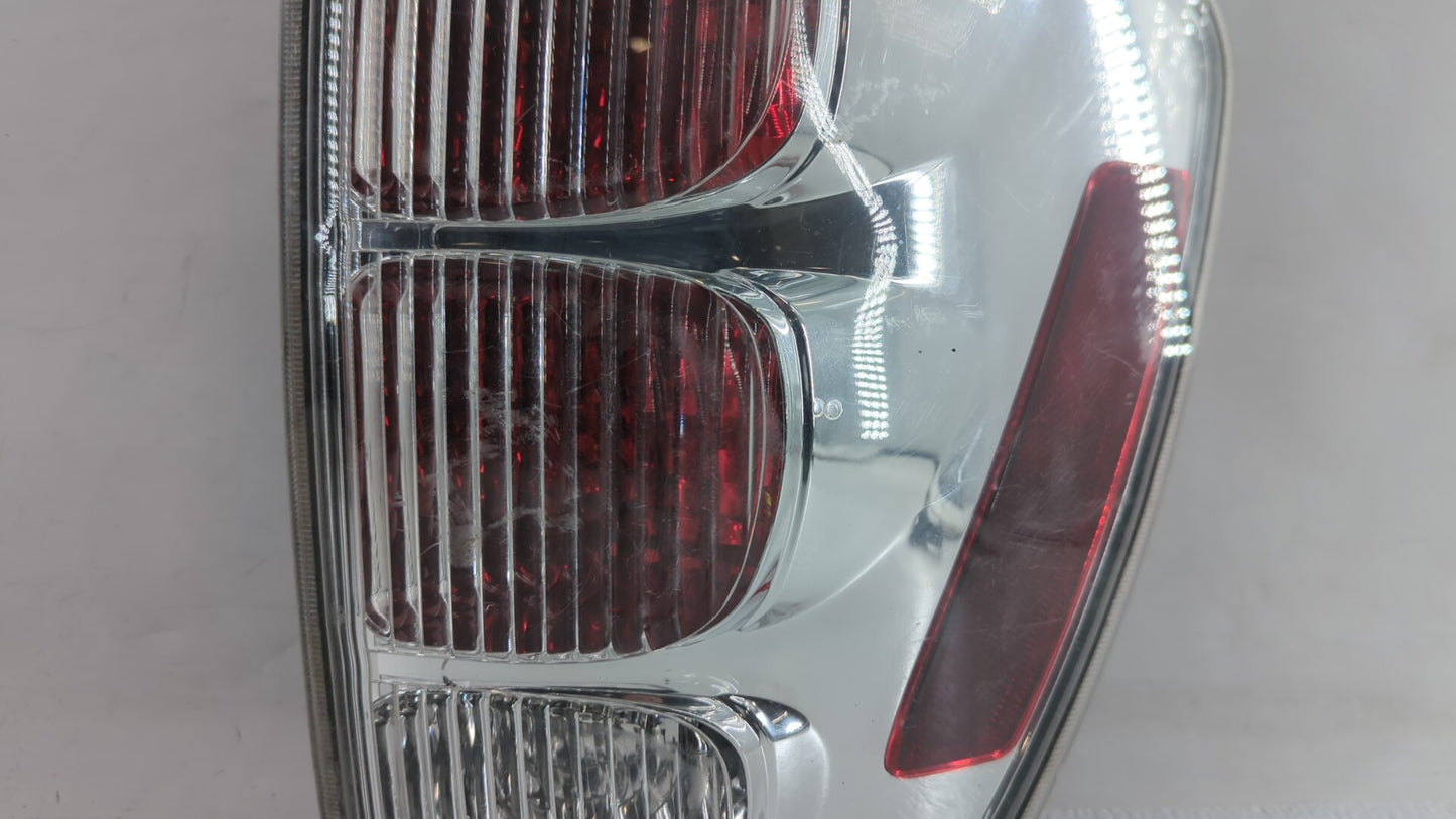 2008 Chevrolet Equinox Tail Light Assembly Passenger Right OEM P/N:548077 30796268, GM384-B000R Fits Fits 2005 2006 2007 200