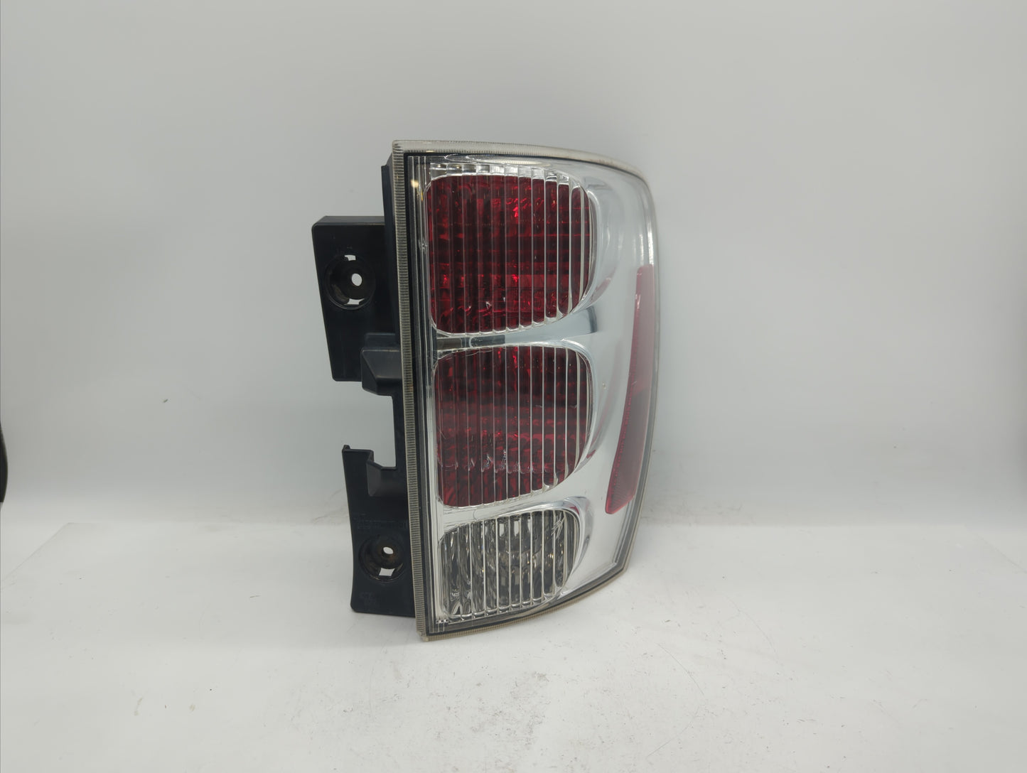 2008 Chevrolet Equinox Tail Light Assembly Passenger Right OEM P/N:548077 30796268, GM384-B000R Fits Fits 2005 2006 2007 200