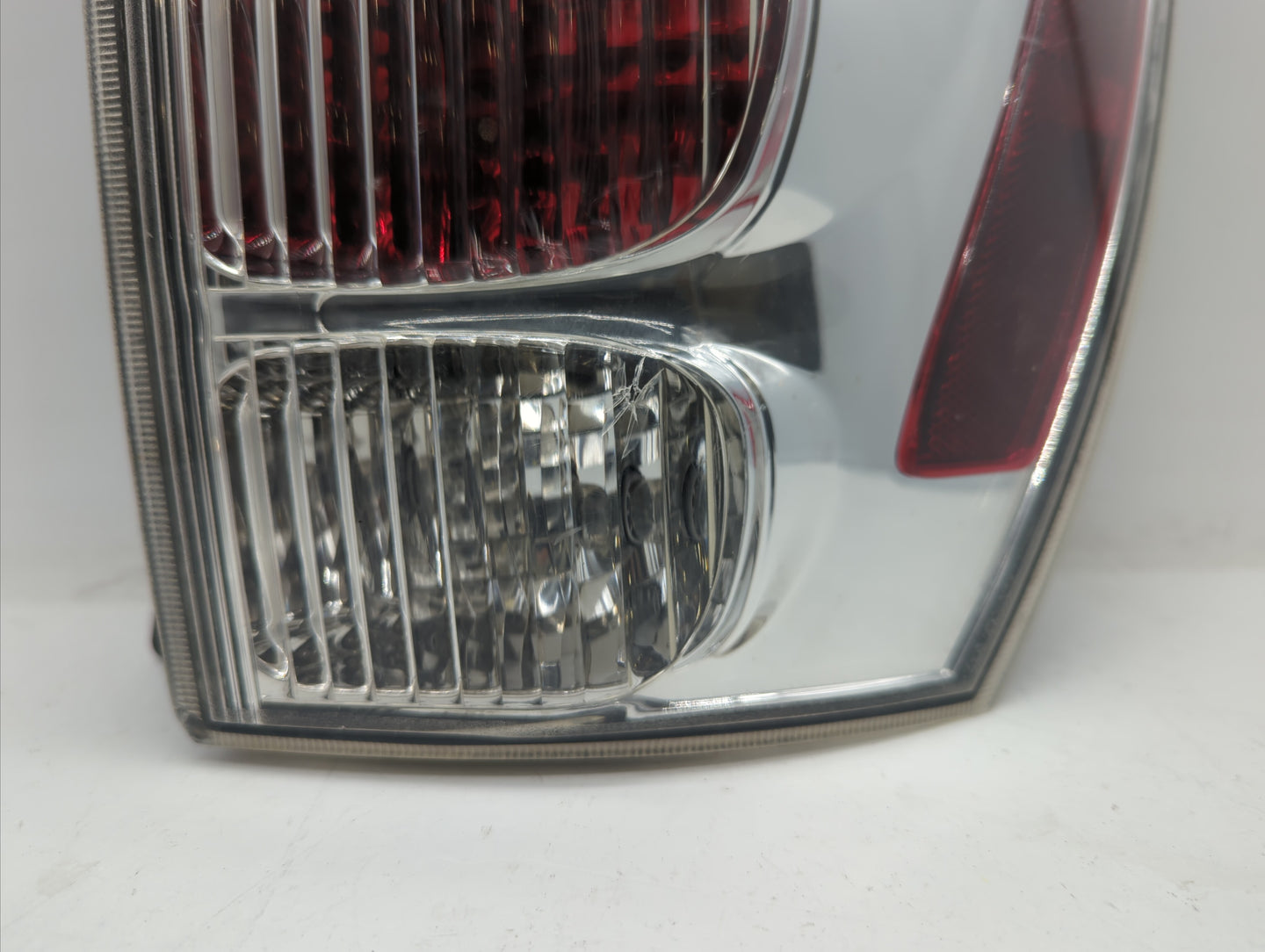 2008 Chevrolet Equinox Tail Light Assembly Passenger Right OEM P/N:548077 30796268, GM384-B000R Fits Fits 2005 2006 2007 200