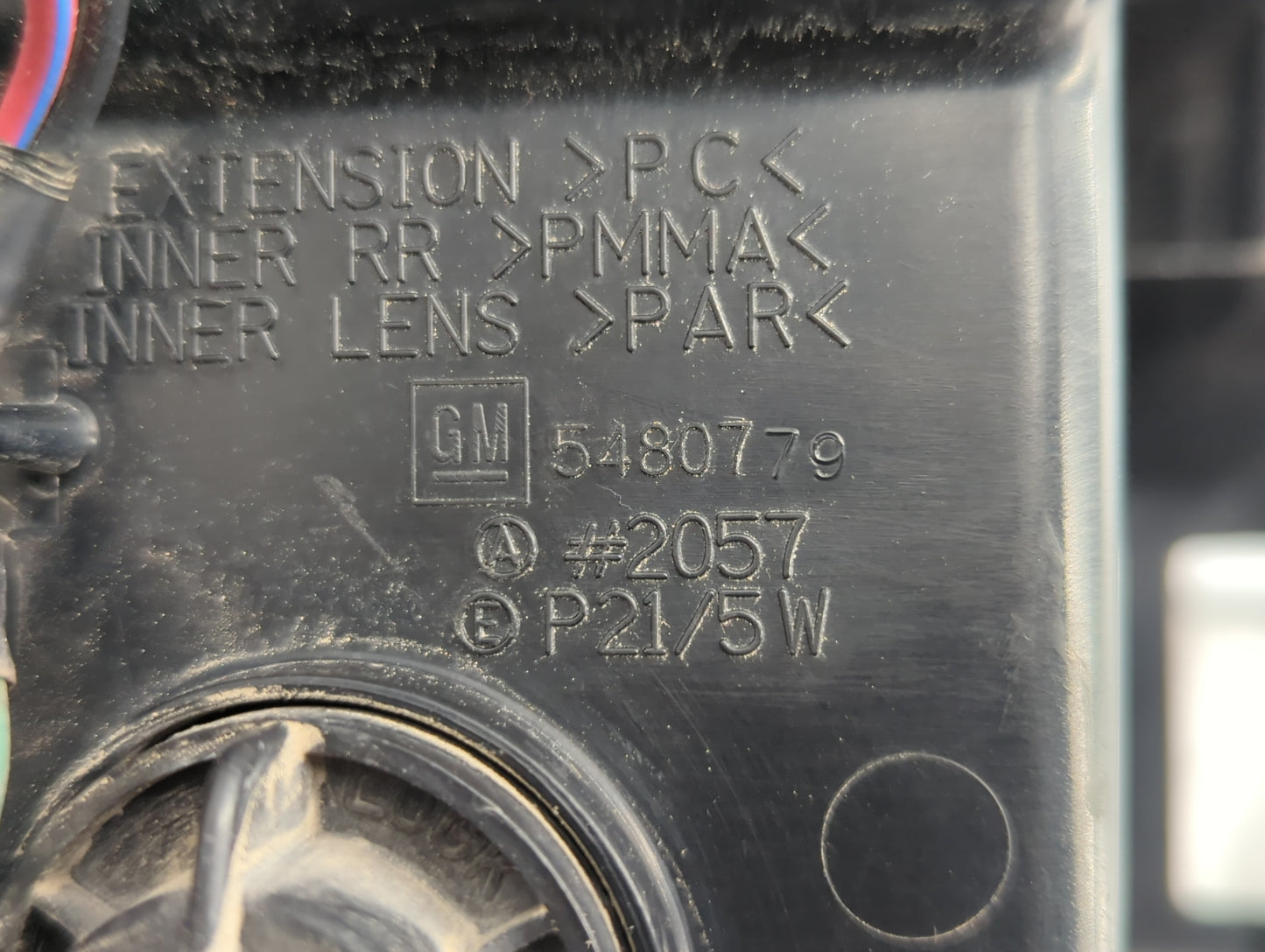 2008 Chevrolet Equinox Tail Light Assembly Passenger Right OEM P/N:548077 30796268, GM384-B000R Fits Fits 2005 2006 2007 200