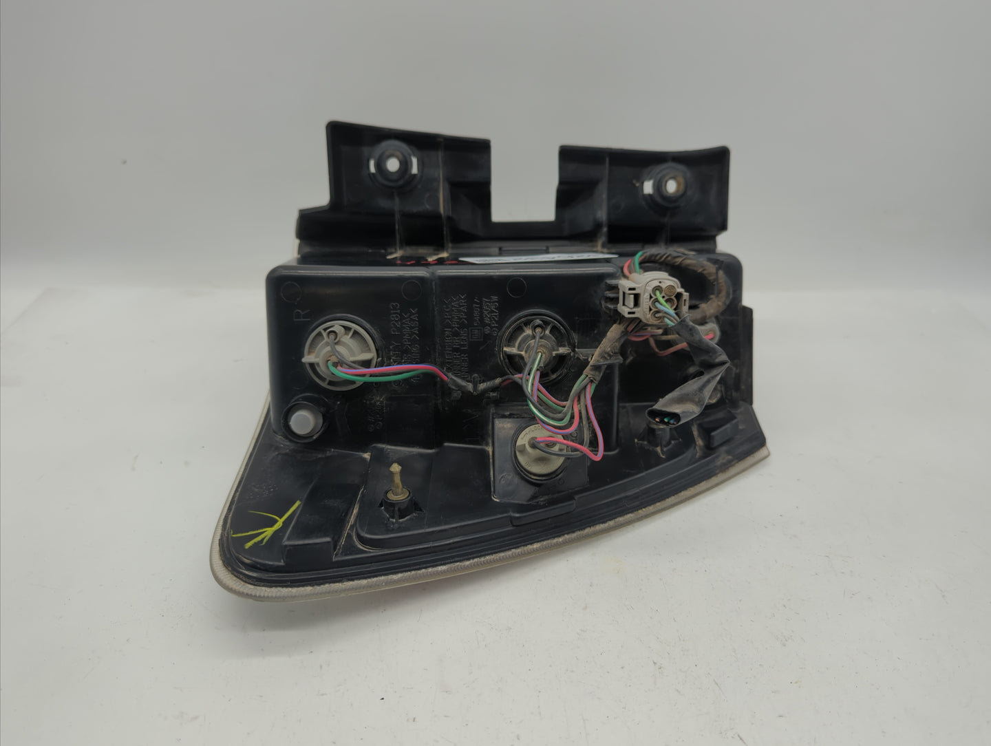 2008 Chevrolet Equinox Tail Light Assembly Passenger Right OEM P/N:548077 30796268, GM384-B000R Fits Fits 2005 2006 2007 200