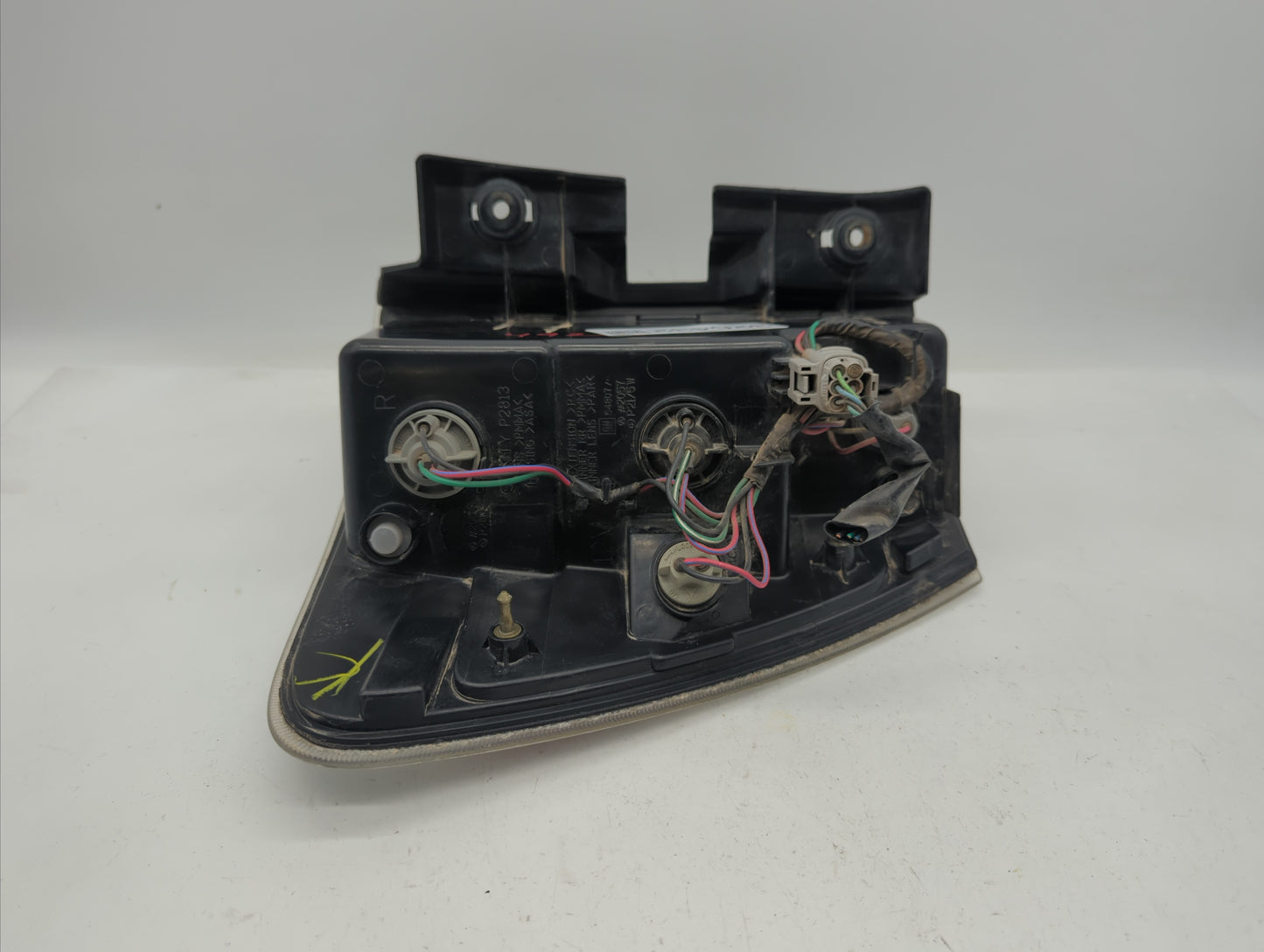 2008 Chevrolet Equinox Tail Light Assembly Passenger Right OEM P/N:548077 30796268, GM384-B000R Fits Fits 2005 2006 2007 200