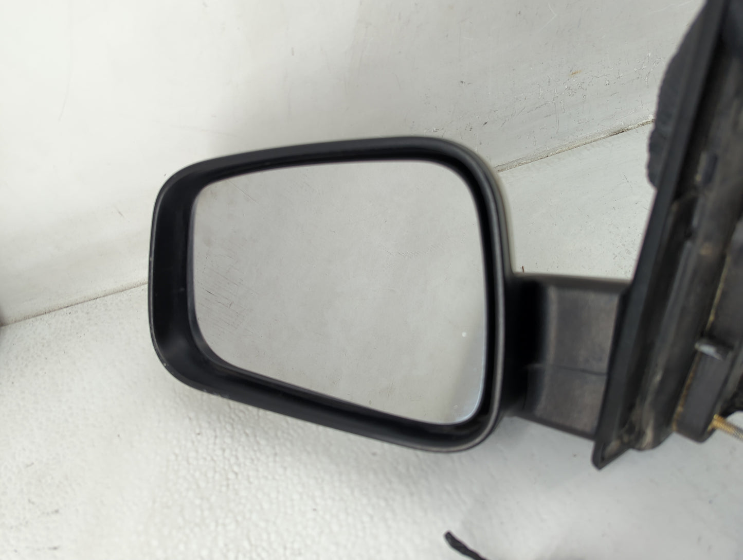 2006-2011 Chevrolet Hhr Driver Side View Mirror - Left Door Mirror OEM Used - Oemusedautoparts1.com