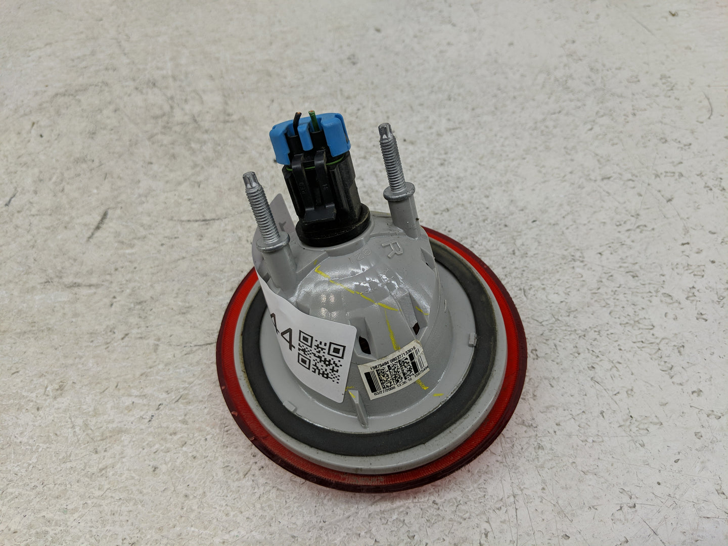 2006-2011 Chevrolet Hhr Tail Light Assembly Passenger Right OEM P/N:15875484 Fits Fits 2006 2007 2008 2009 2010 2011 OEM Use