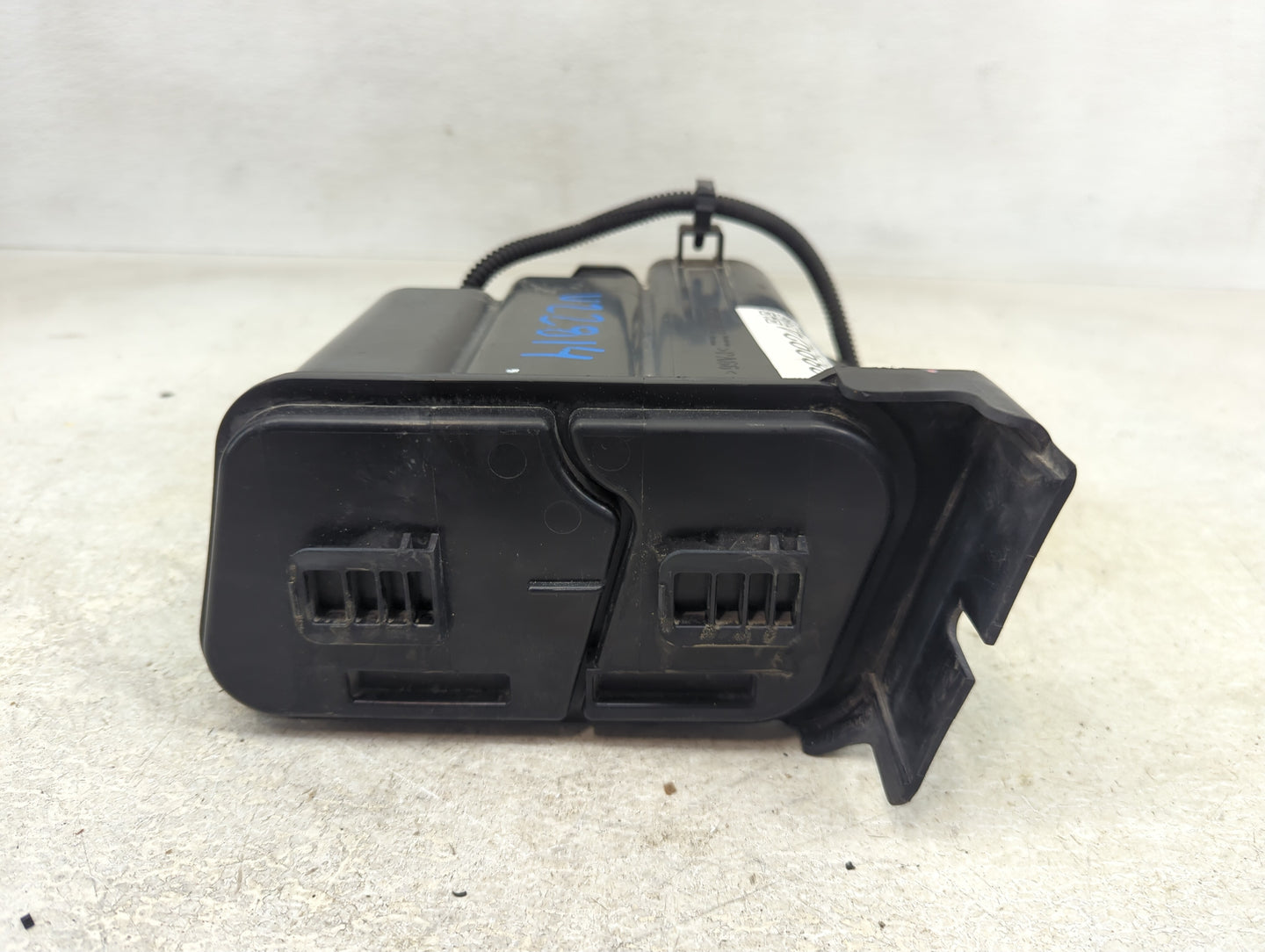 2008 Chevrolet Hhr Fuel Vapor Charcoal Canister 1389924 - Oemusedautoparts1.com