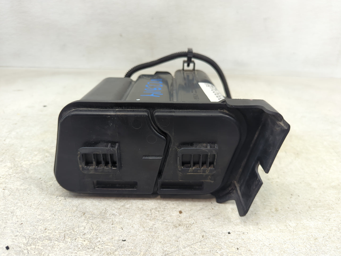 2008 Chevrolet Hhr Fuel Vapor Charcoal Canister 1389924 - Oemusedautoparts1.com