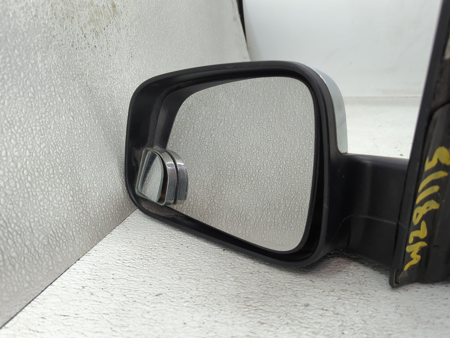 2006-2011 Chevrolet Hhr Driver Side View Mirror - Left Door Mirror OEM Used - Oemusedautoparts1.com