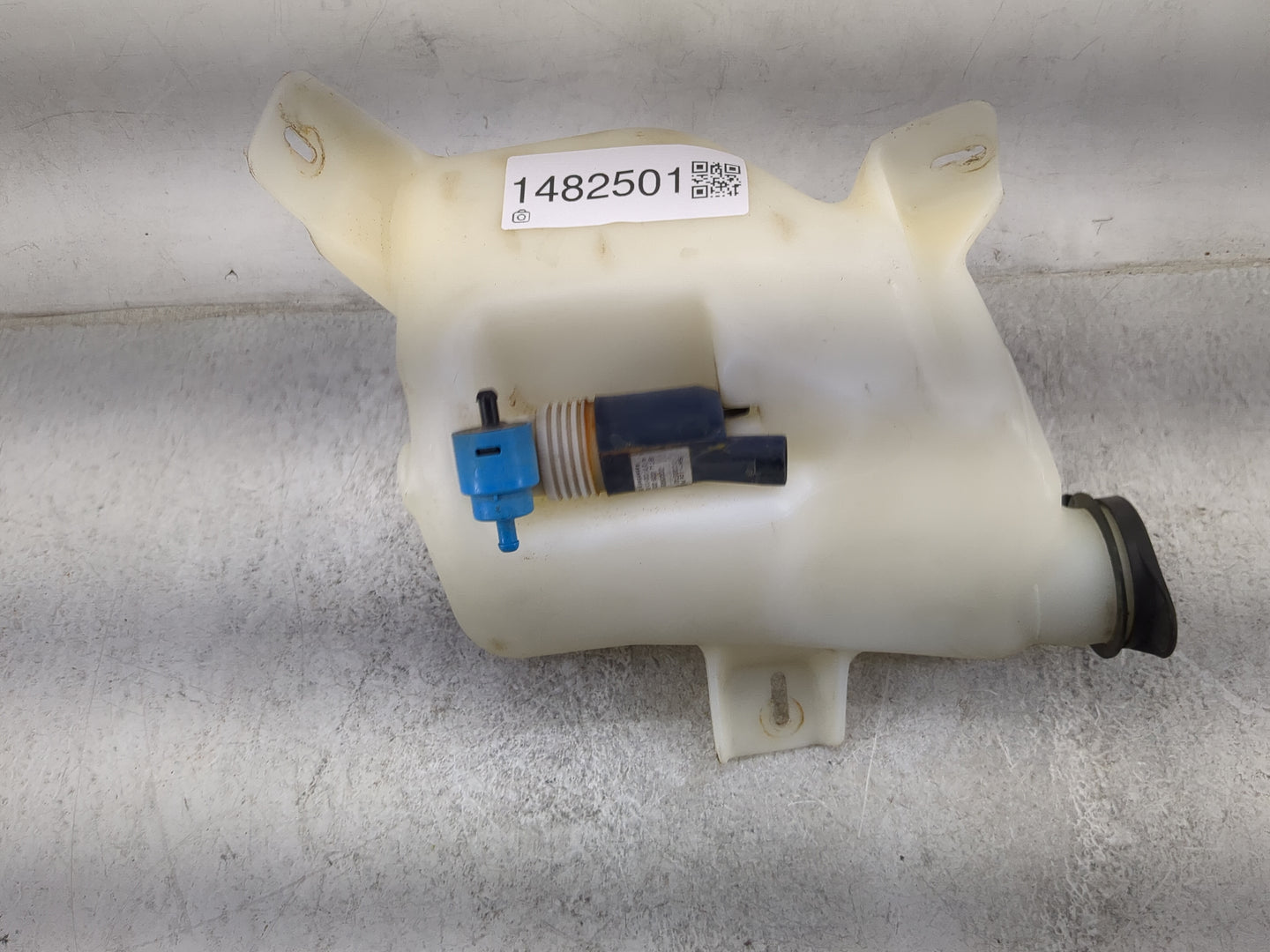 2006-2011 Chevrolet Hhr Windshield Washer Fluid Reservoir Bottle 1482501 - Oemusedautoparts1.com