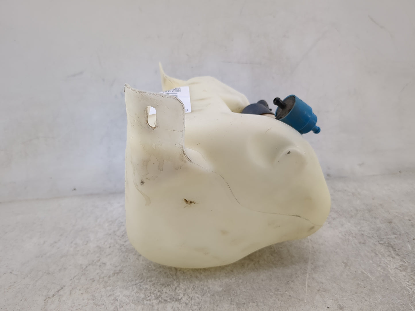 2006-2011 Chevrolet Hhr Windshield Washer Fluid Reservoir Bottle 1482501 - Oemusedautoparts1.com