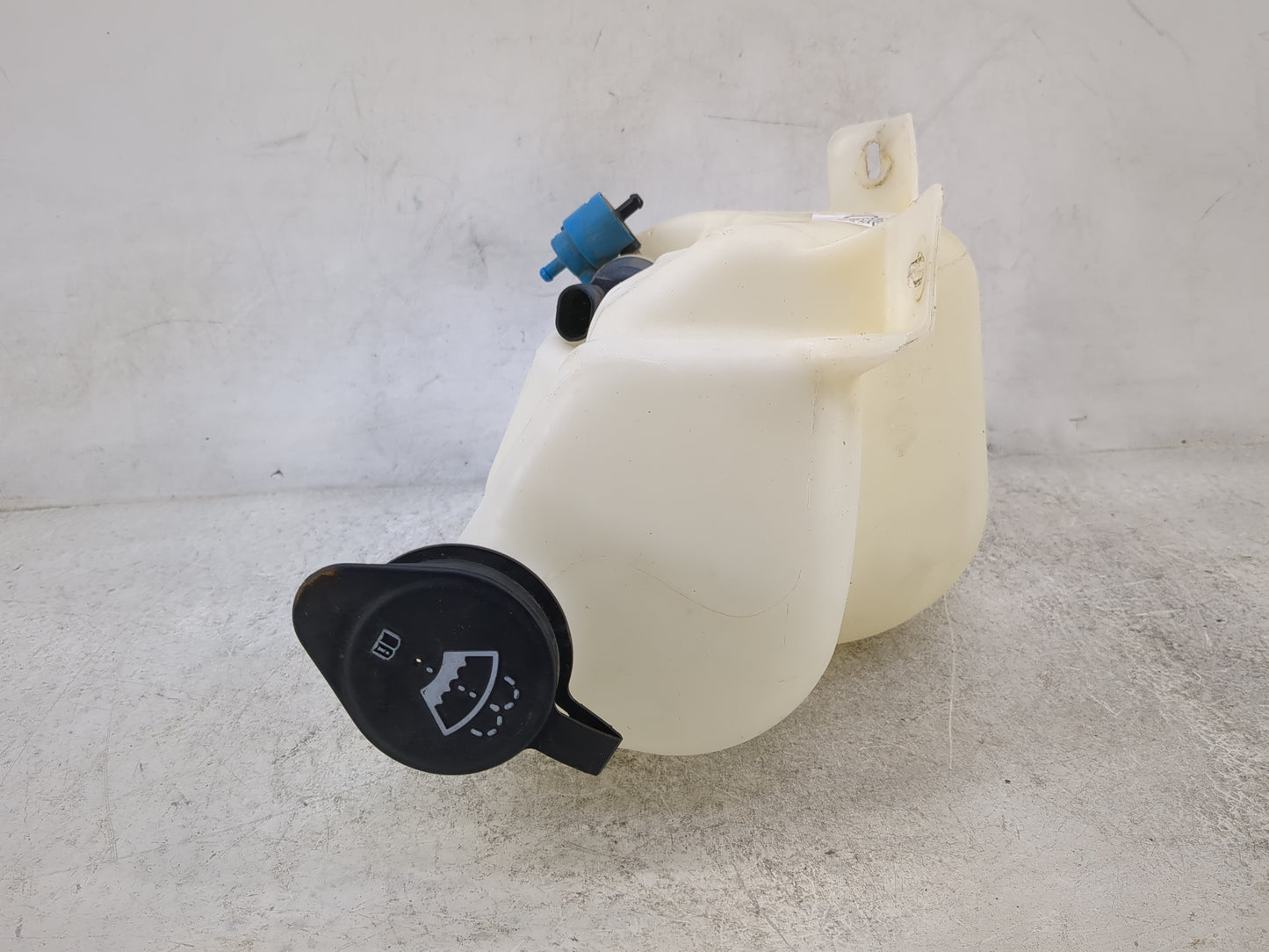 2006-2011 Chevrolet Hhr Windshield Washer Fluid Reservoir Bottle 1482501 - Oemusedautoparts1.com