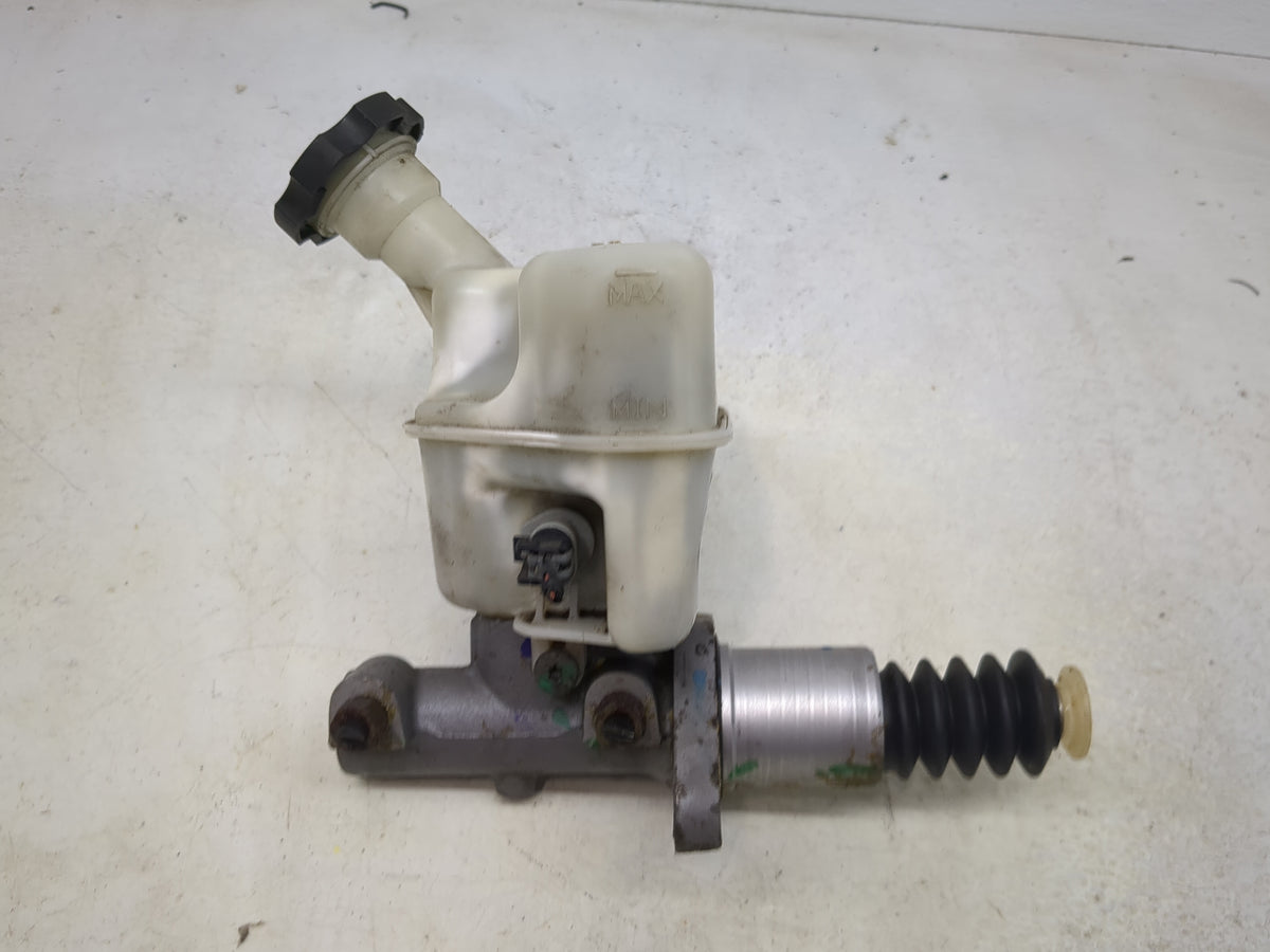 2008-2011 Chevrolet Hhr Brake Master Cylinder 1513009 - Oemusedautoparts1.com