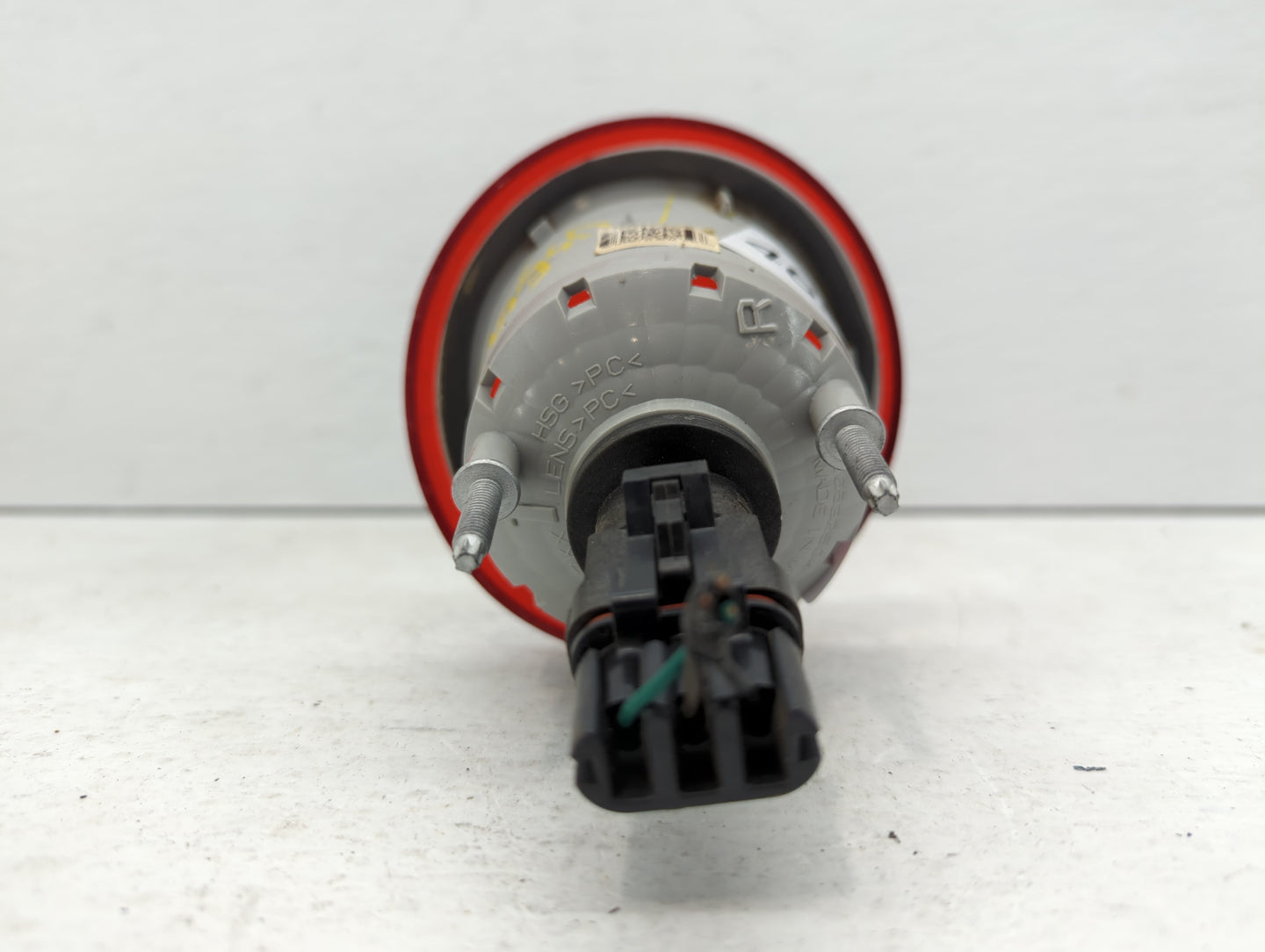 2006-2011 Chevrolet Hhr Tail Light Assembly Passenger Right OEM P/N:15821824 Fits Fits 2006 2007 2008 2009 2010 2011 OEM Use