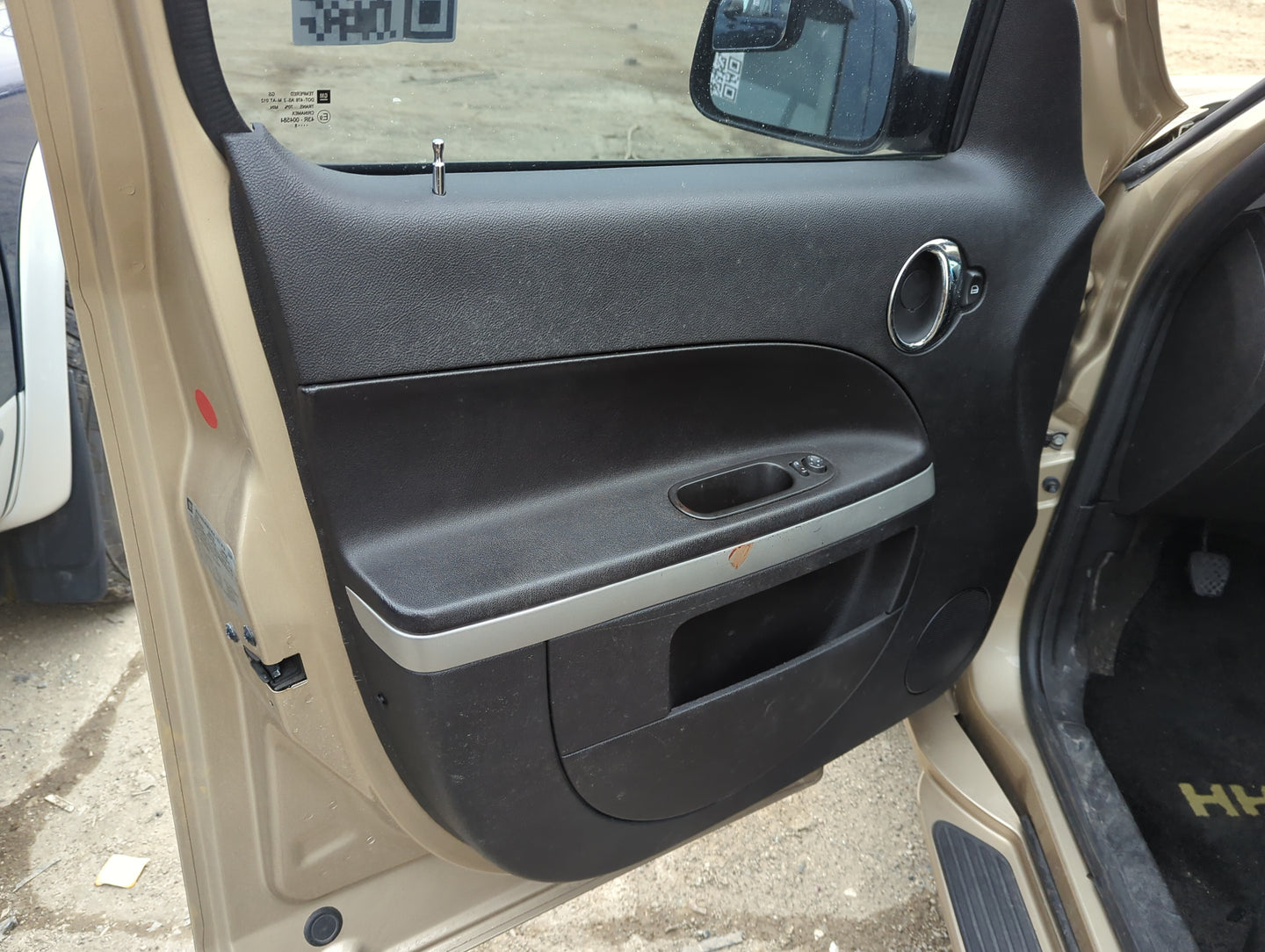 2008 Chevrolet Hhr Front Left Driver Interior Door Panel Trim - Oemusedautoparts1.com