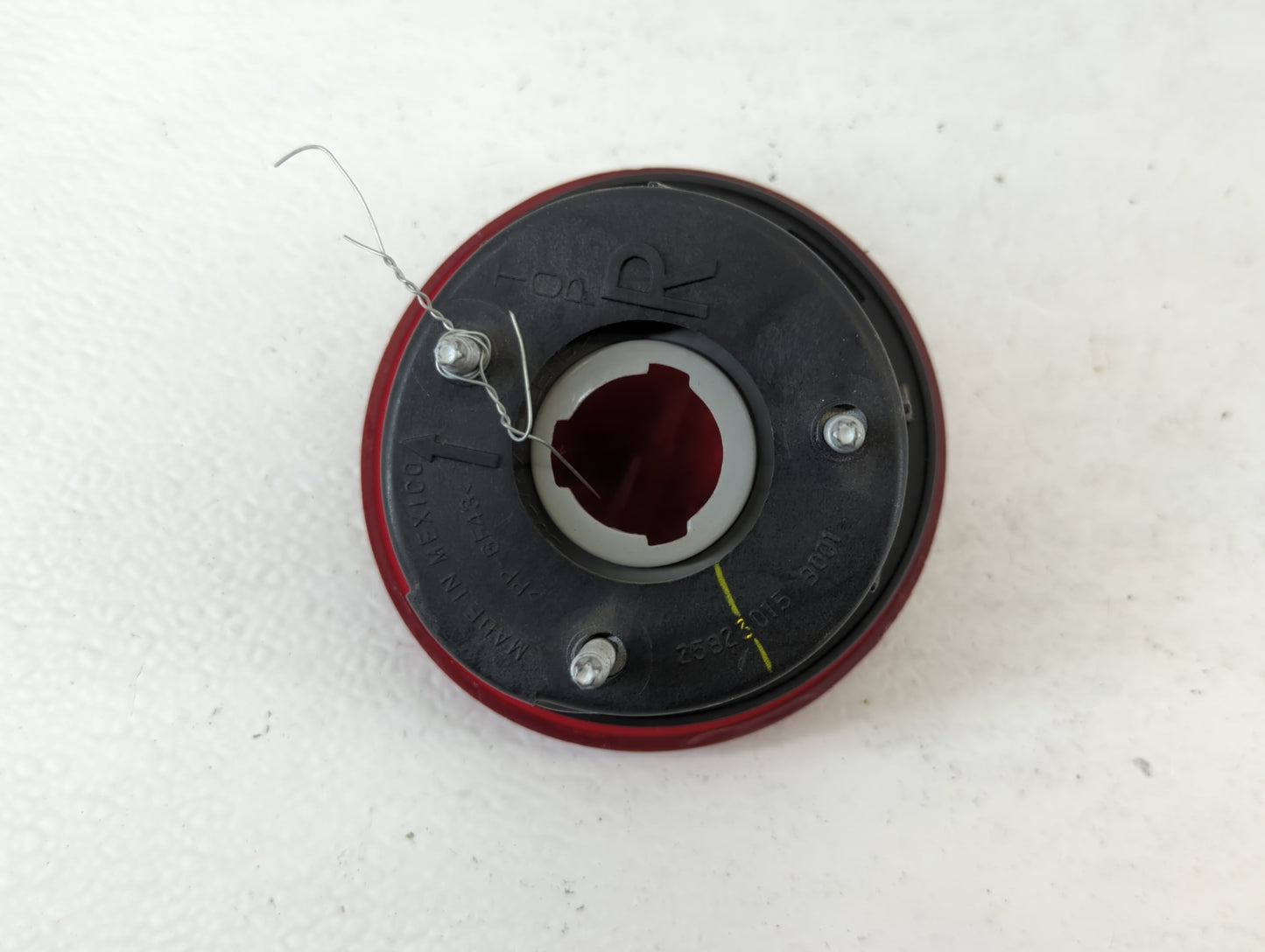 2006-2011 Chevrolet Hhr Tail Light Assembly Passenger Right OEM P/N:25823015 Fits Fits 2006 2007 2008 2009 2010 2011 OEM Use