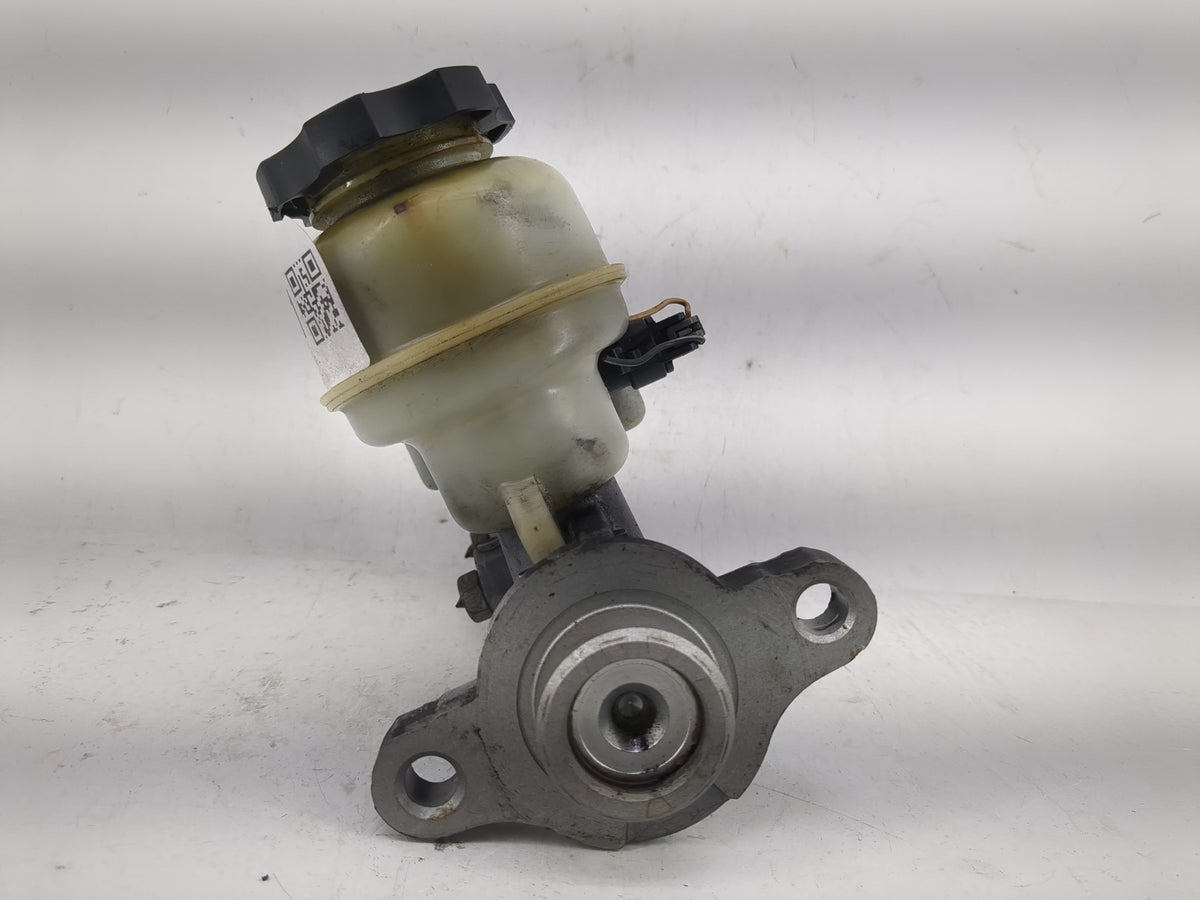 2006-2008 Chevrolet Impala Brake Master Cylinder 1220851 - Oemusedautoparts1.com