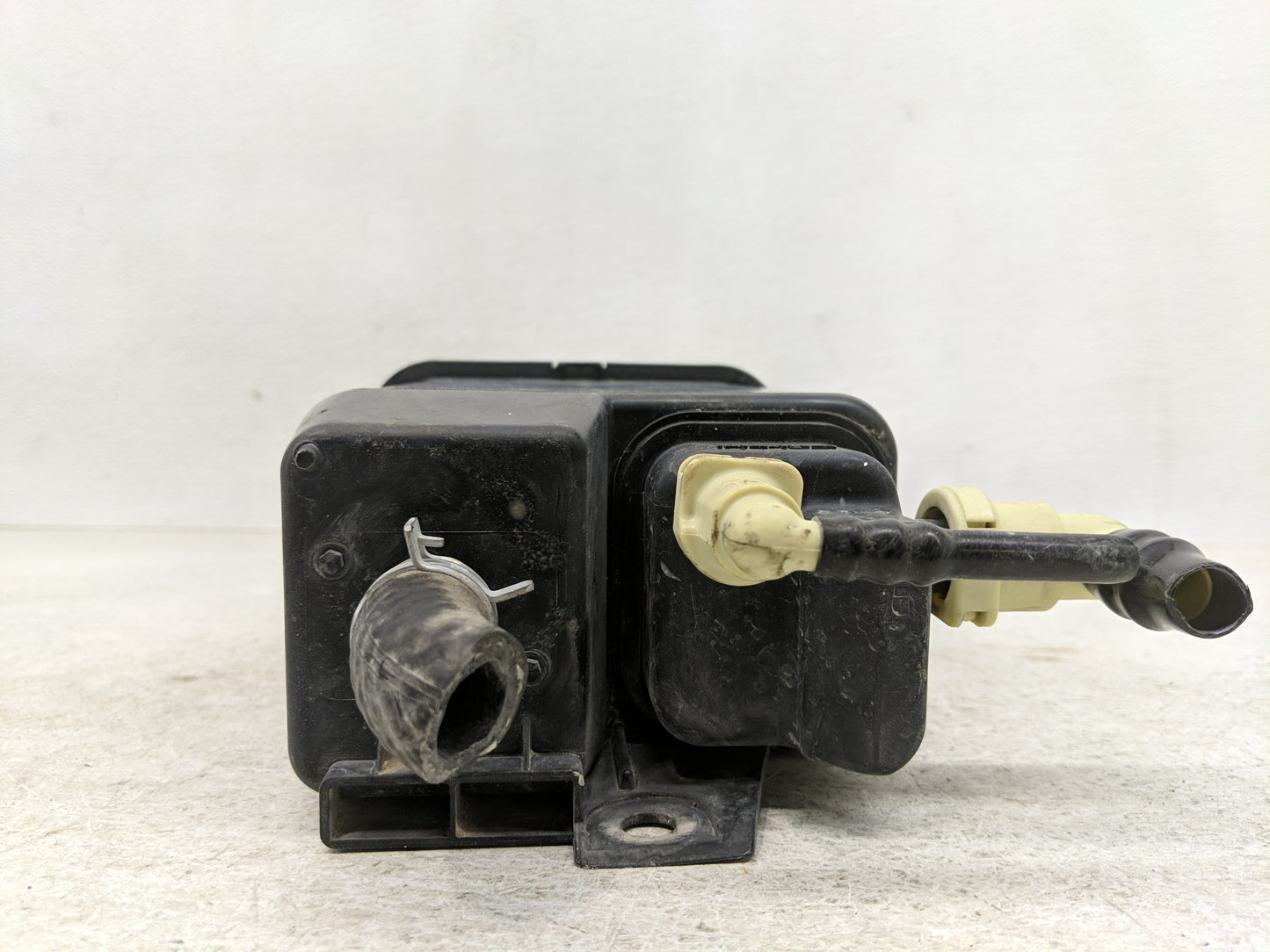 2008 Chevrolet Impala Fuel Vapor Charcoal Canister - Oemusedautoparts1.com
