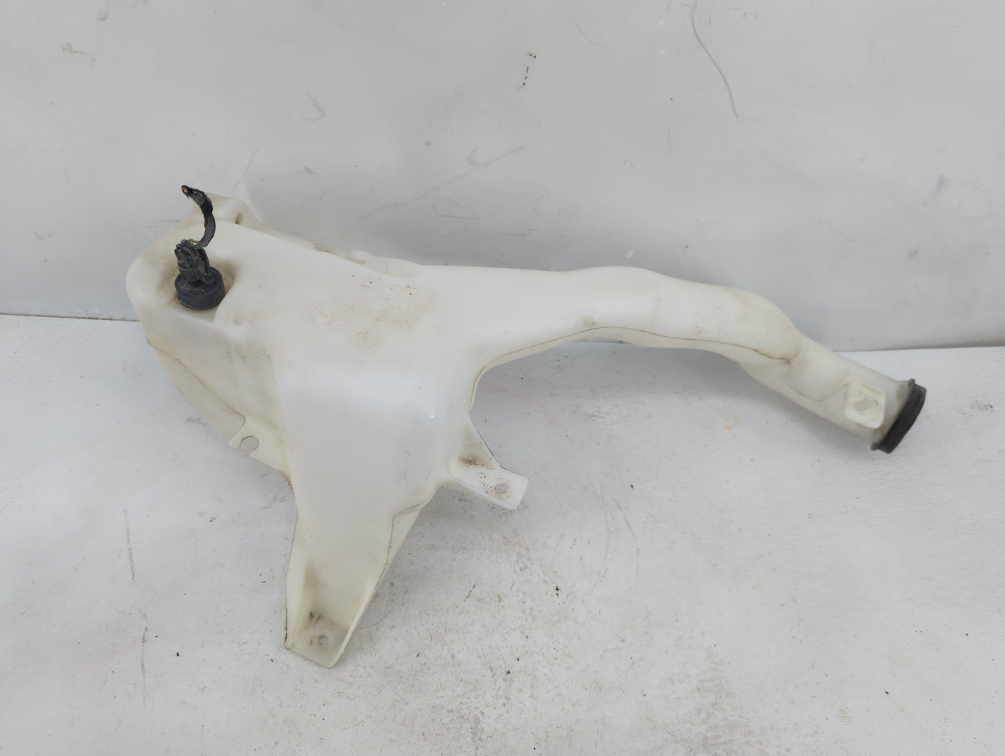 2006-2016 Chevrolet Impala Windshield Washer Fluid Reservoir Bottle Oem - Oemusedautoparts1.com