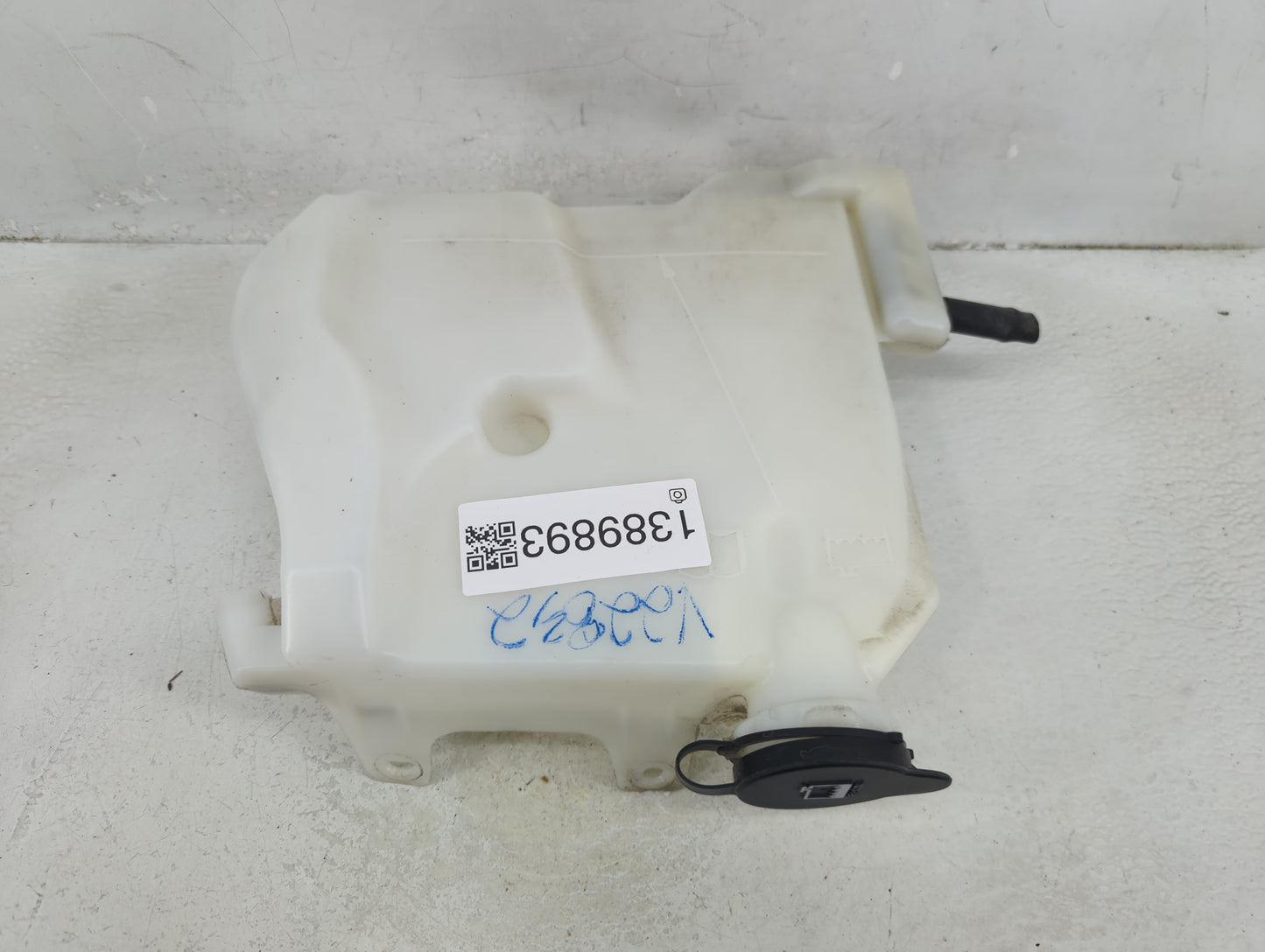 2006 Chevrolet Impala Radiator Coolant Overflow Expansion Tank Bottle 1389893 - Oemusedautoparts1.com