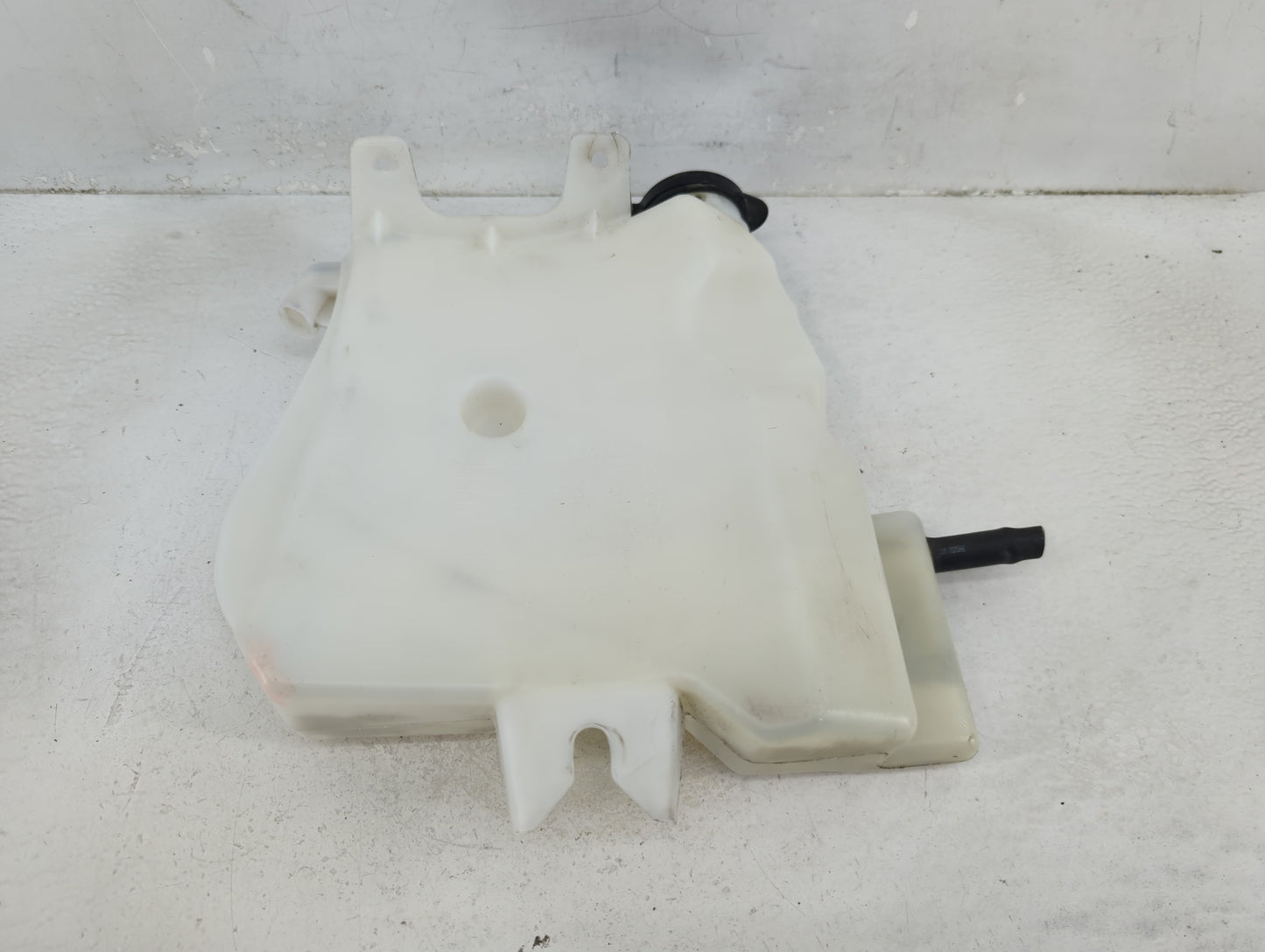 2006 Chevrolet Impala Radiator Coolant Overflow Expansion Tank Bottle 1389893 - Oemusedautoparts1.com