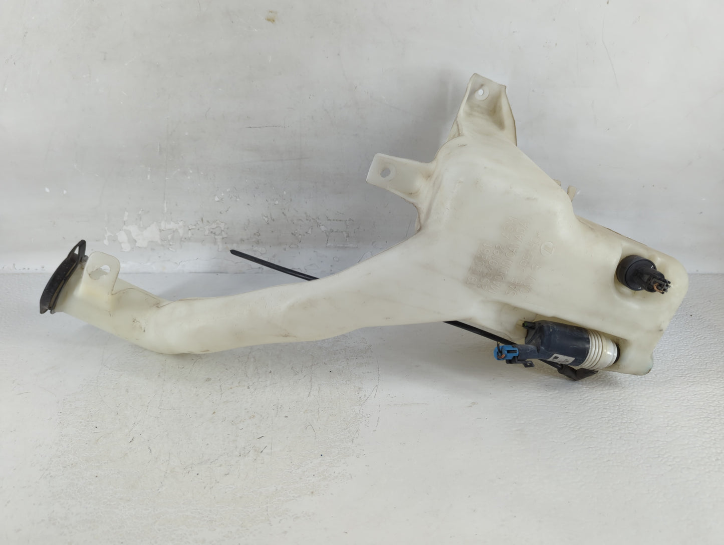 2006-2016 Chevrolet Impala Windshield Washer Fluid Reservoir Bottle Oem - Oemusedautoparts1.com