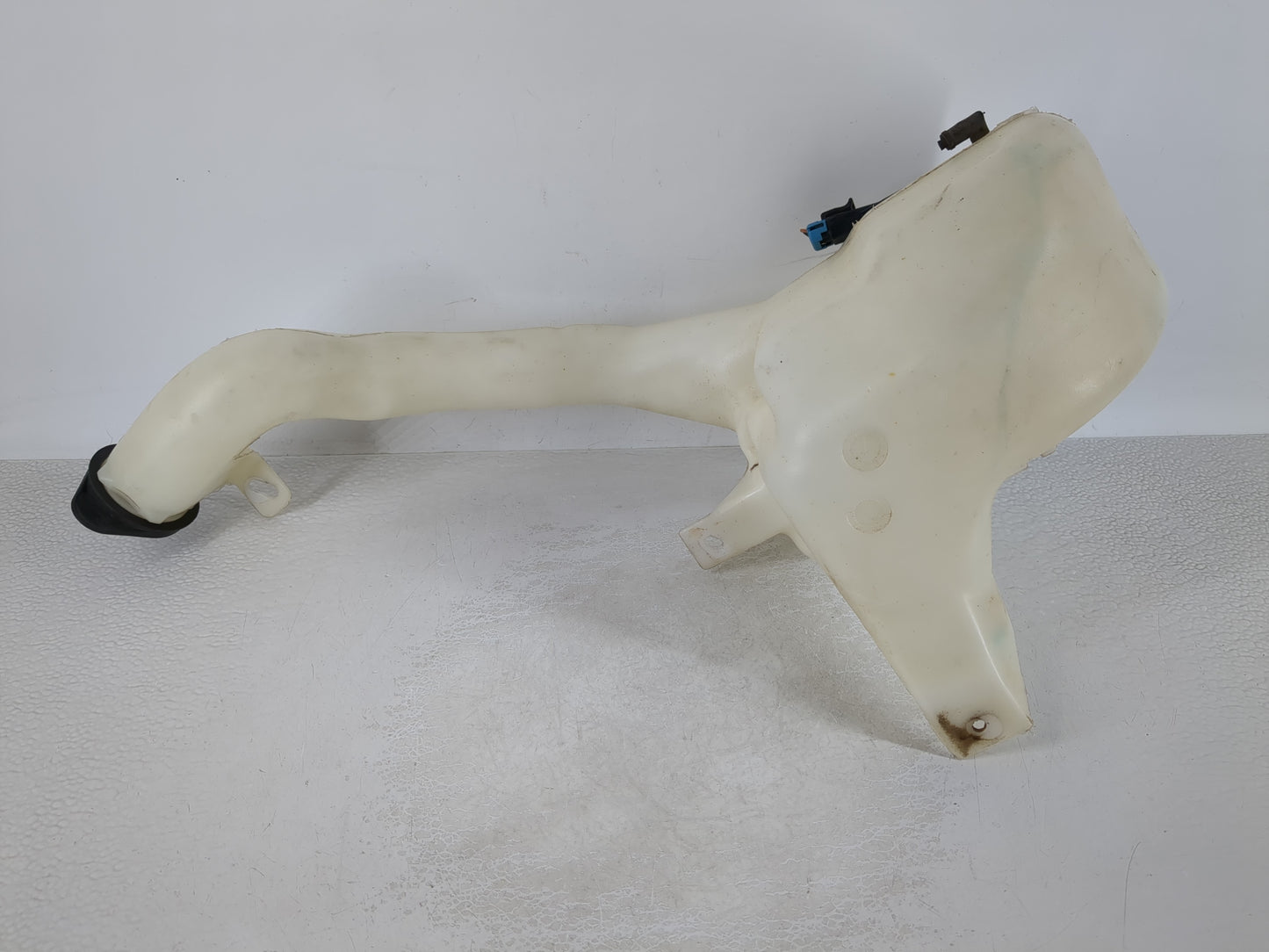 2006-2016 Chevrolet Impala Windshield Washer Fluid Reservoir Bottle Oem - Oemusedautoparts1.com