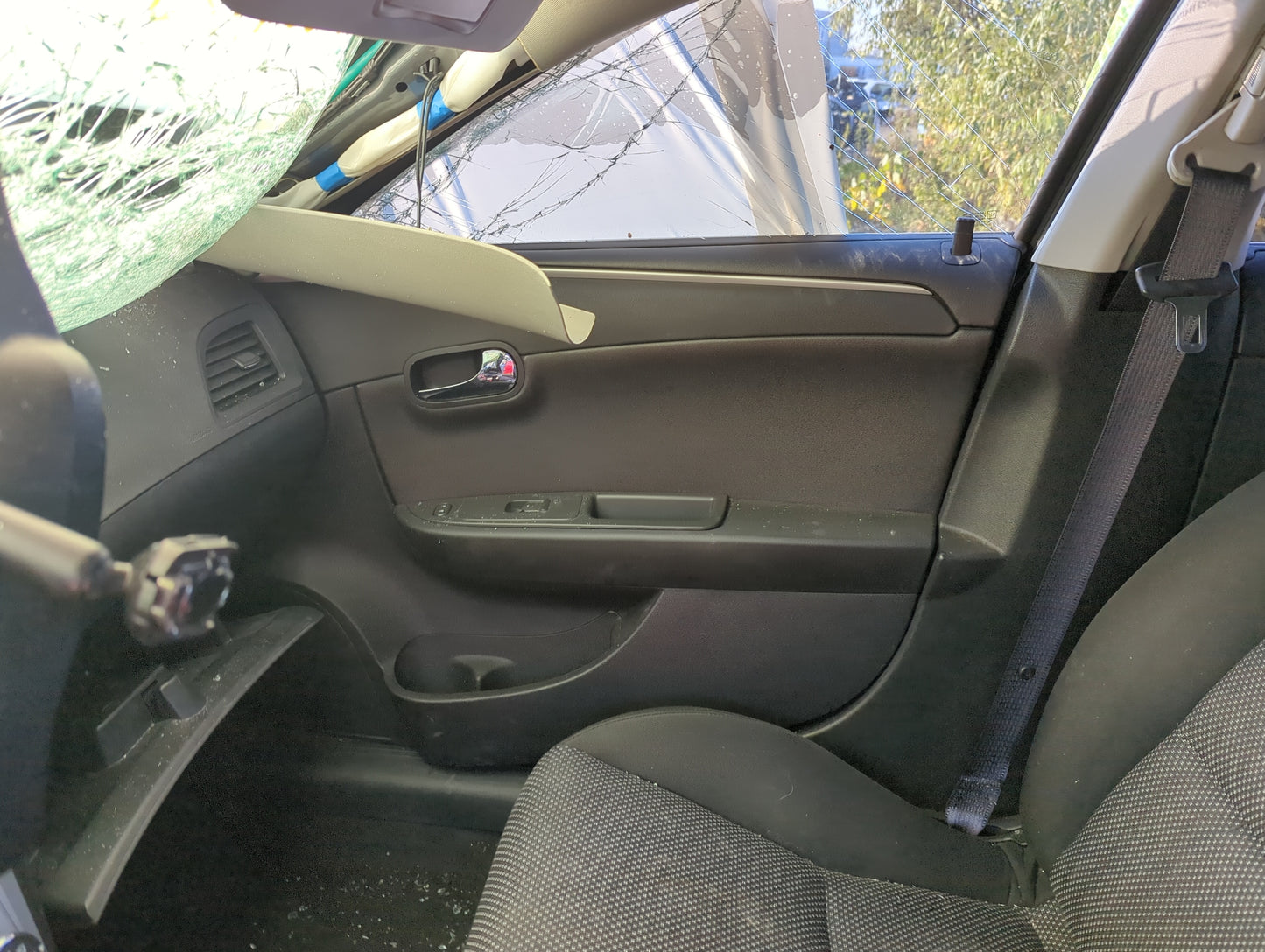 2008 Chevrolet Malibu Front Right Passenger Interior Door Panel Trim - Oemusedautoparts1.com