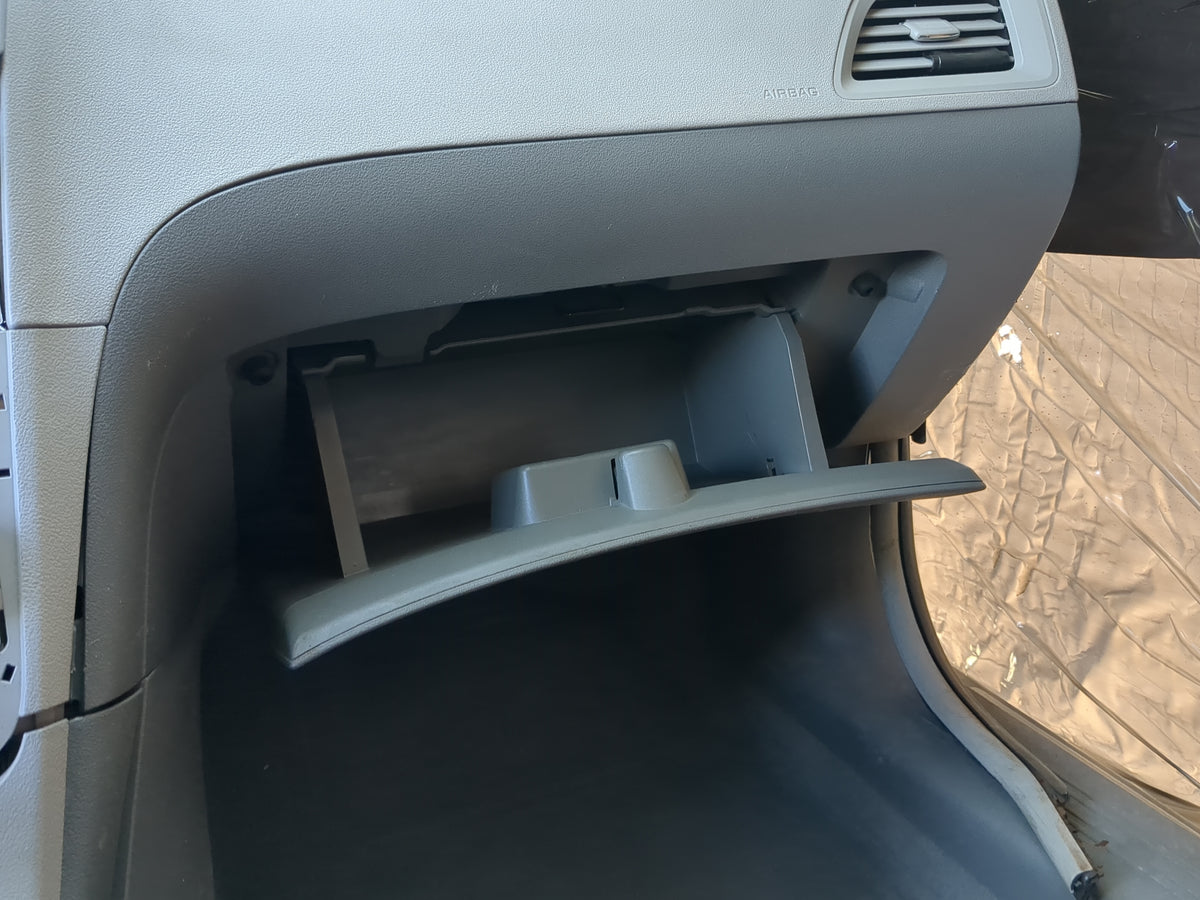 2008 Chevrolet Malibu Passenger Glove Box Door Storage Compartment 1184507 - Oemusedautoparts1.com