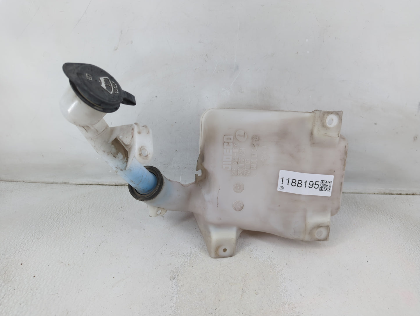 2008-2012 Chevrolet Malibu Windshield Washer Fluid Reservoir Bottle Oem - Oemusedautoparts1.com