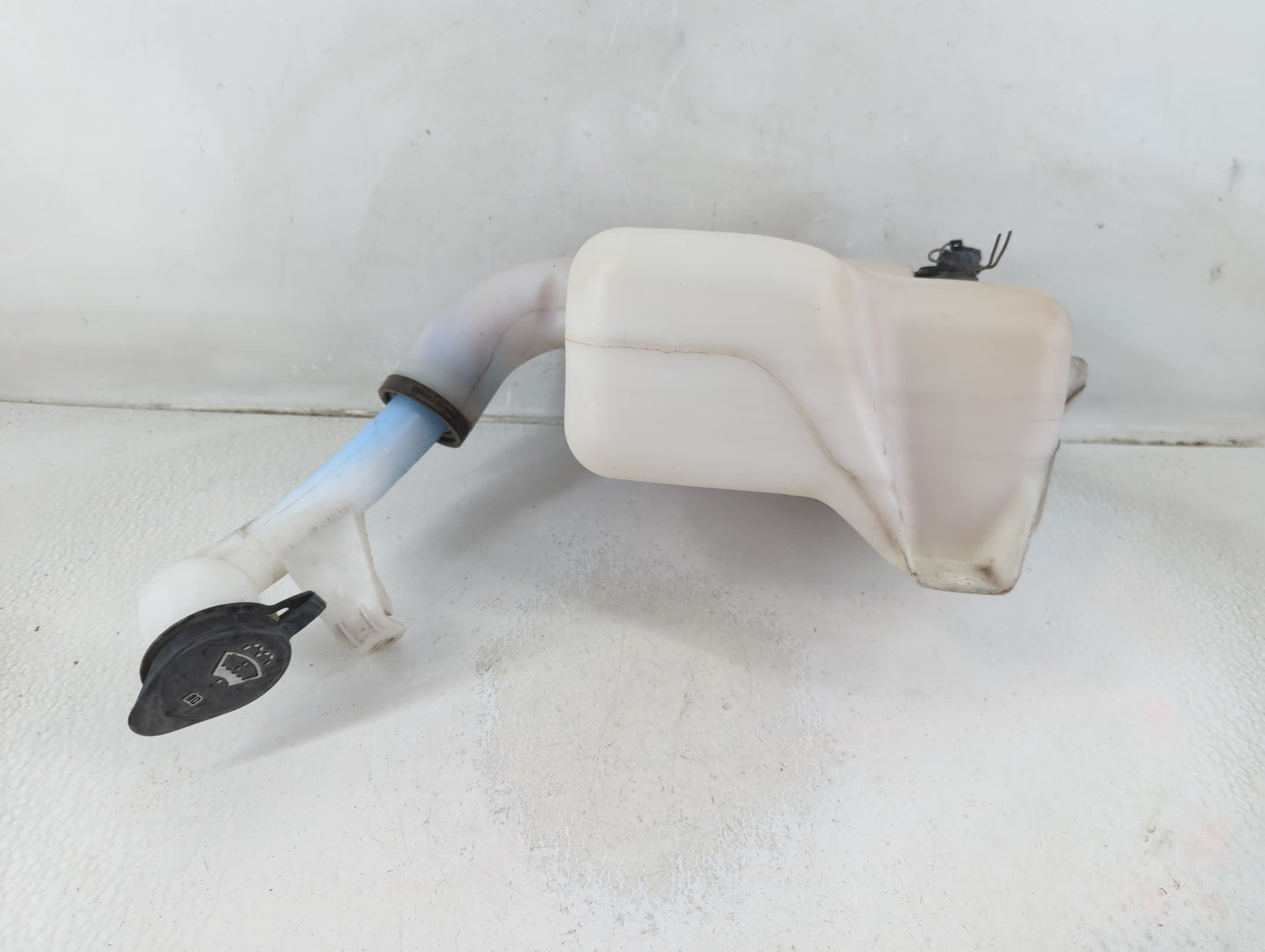 2008-2012 Chevrolet Malibu Windshield Washer Fluid Reservoir Bottle Oem - Oemusedautoparts1.com