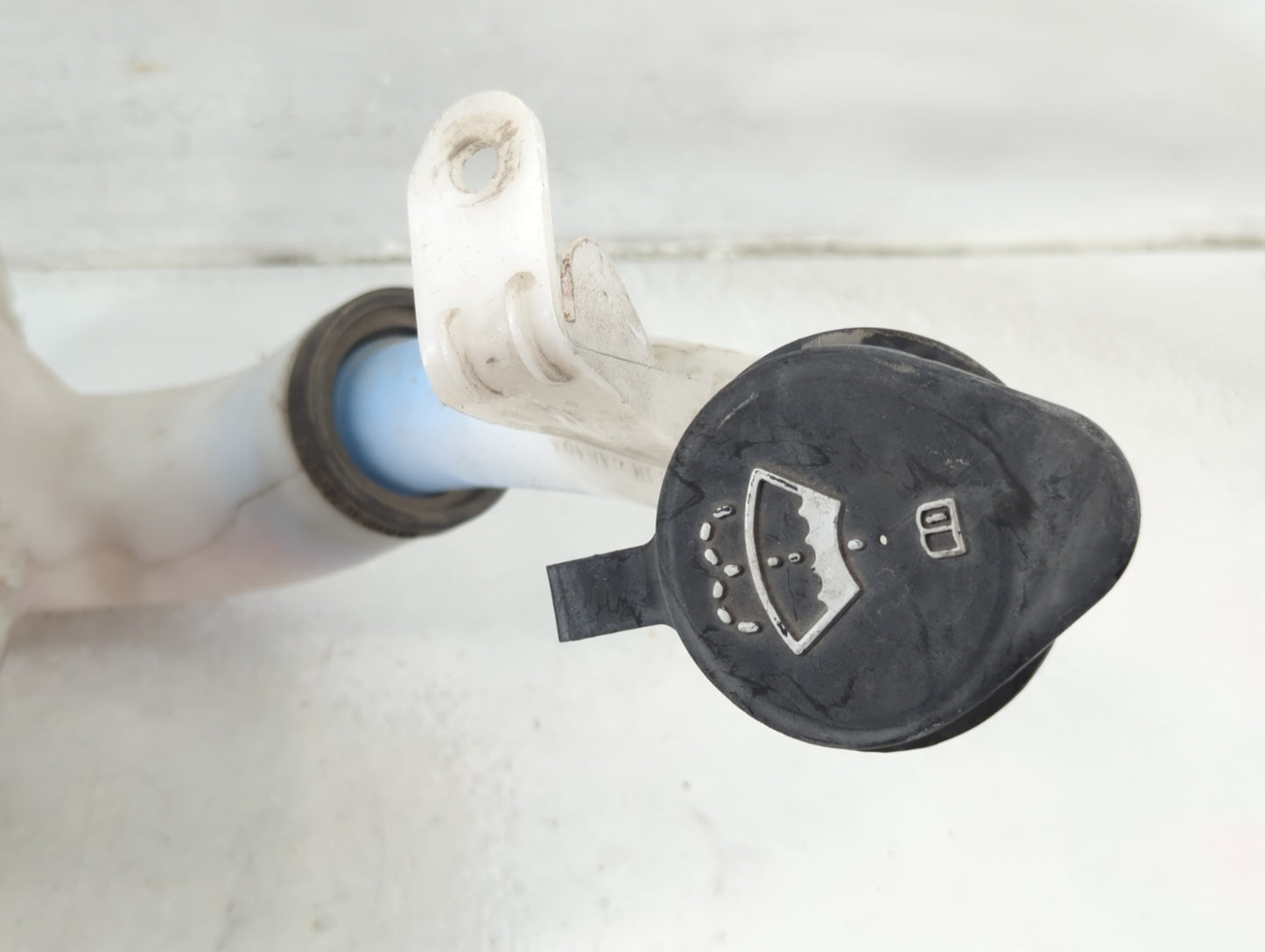 2008-2012 Chevrolet Malibu Windshield Washer Fluid Reservoir Bottle Oem - Oemusedautoparts1.com