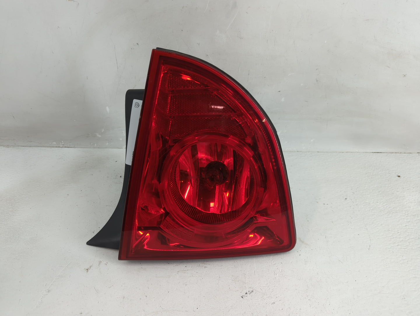 2008-2012 Chevrolet Malibu Tail Light Assembly Passenger Right OEM Fits Fits 2008 2009 2010 2011 2012 OEM Used Auto Parts - 